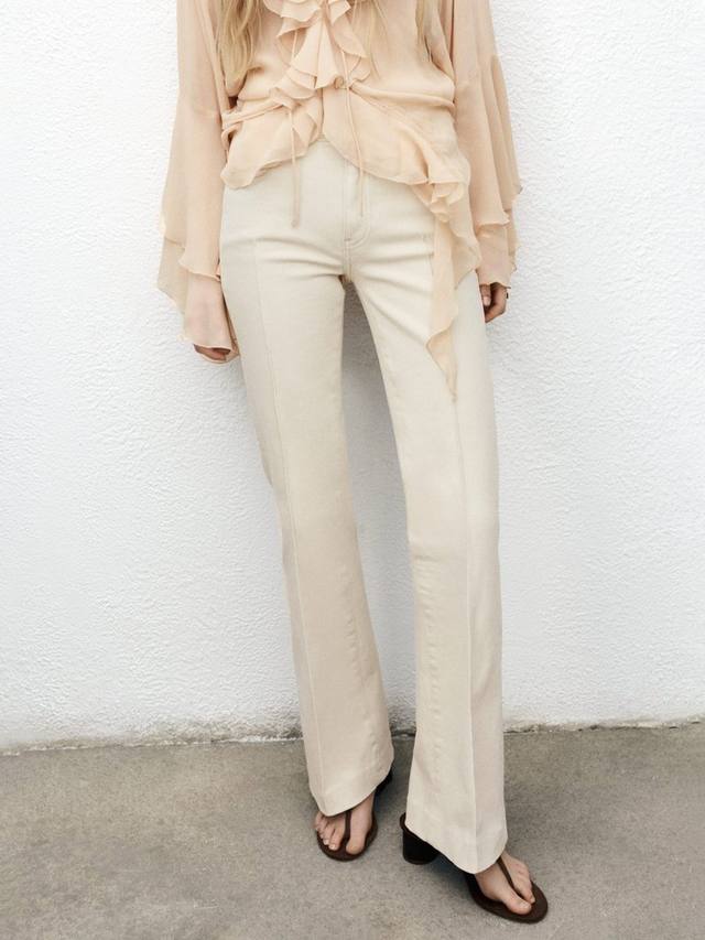 

Джинсы Amelia Flared Mango, Natural White