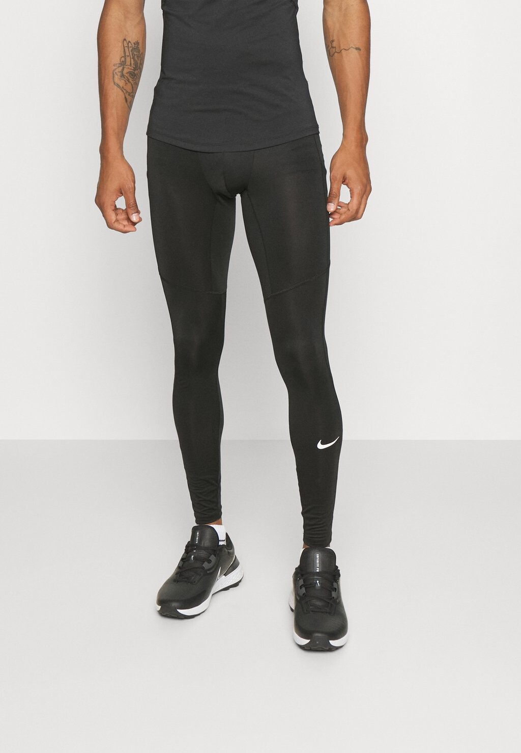 

Термобелье Nike M NP DF, цвет Black/White