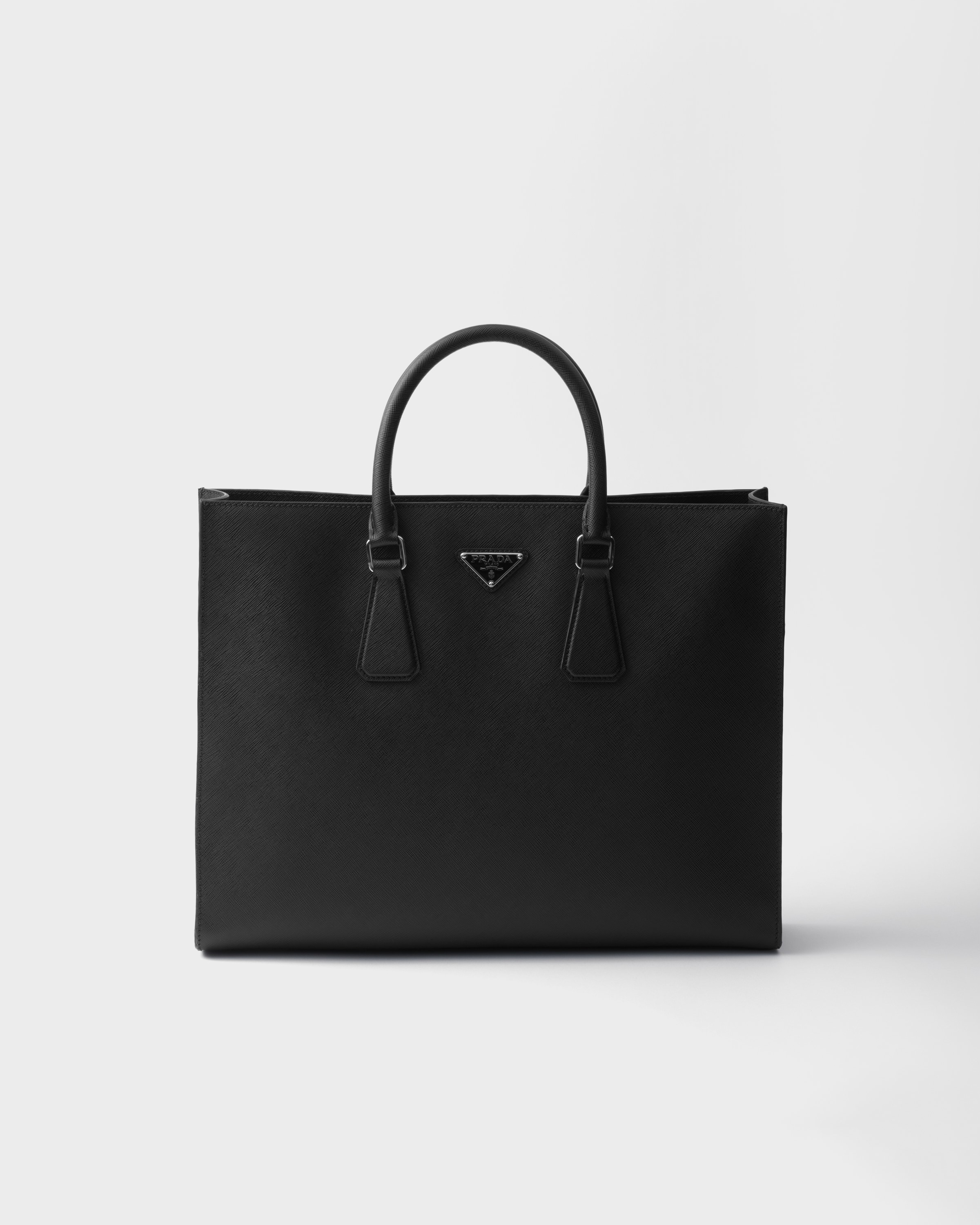 

Сумка-тоут из сафьяновой кожи Prada, черный