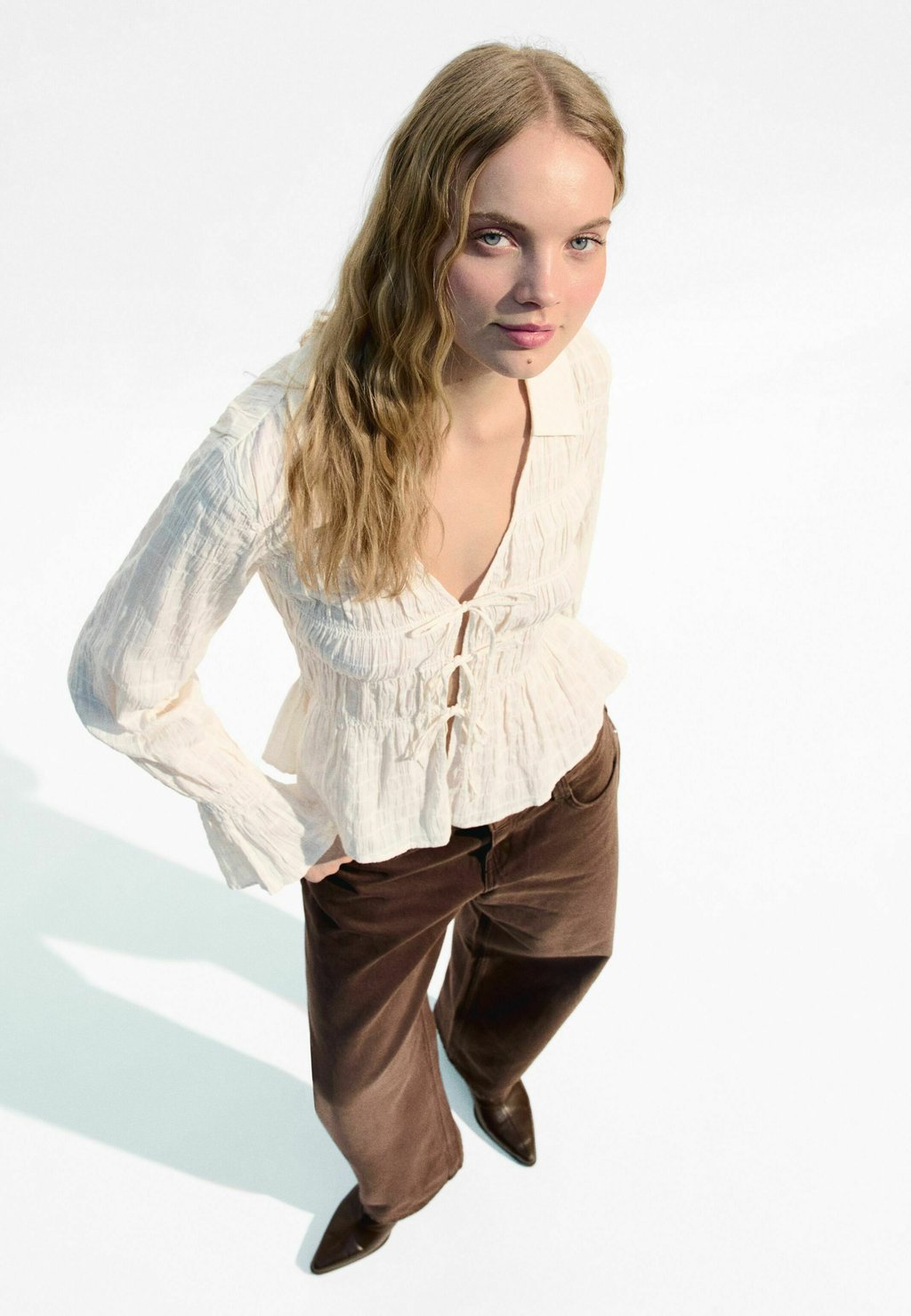 

Блуза Bershka, бежевый