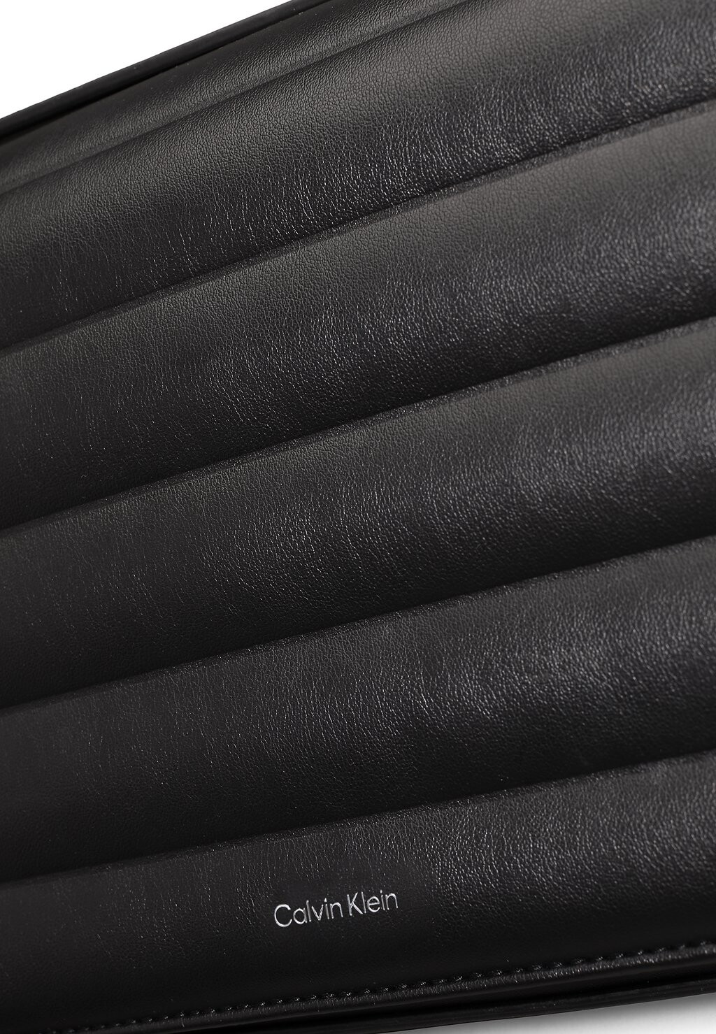 

Сумка через плечо LINE QUILT MD CON Calvin Klein, черный