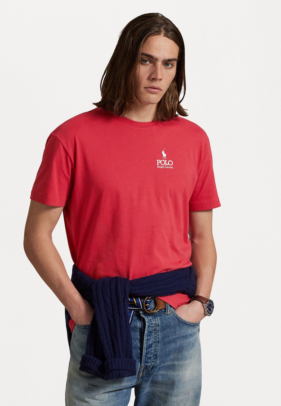 

Футболка Polo Ralph Lauren CLASSIC FIT LOGO JERSEY T-SHIRT, Sunrise Red/Dark Blue, Красный, Футболка Polo Ralph Lauren CLASSIC FIT LOGO JERSEY T-SHIRT, Sunrise Red/Dark Blue