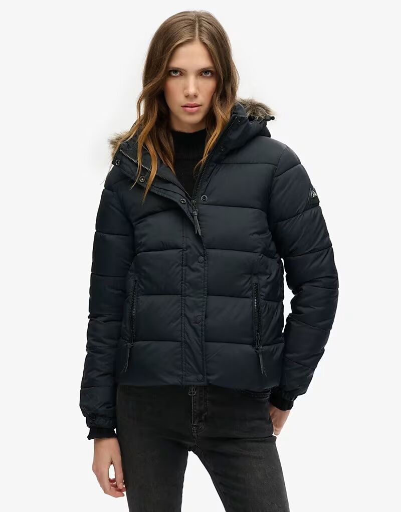 

Короткая куртка среднего слоя Superdry с капюшоном в цвете «угольно-черный»