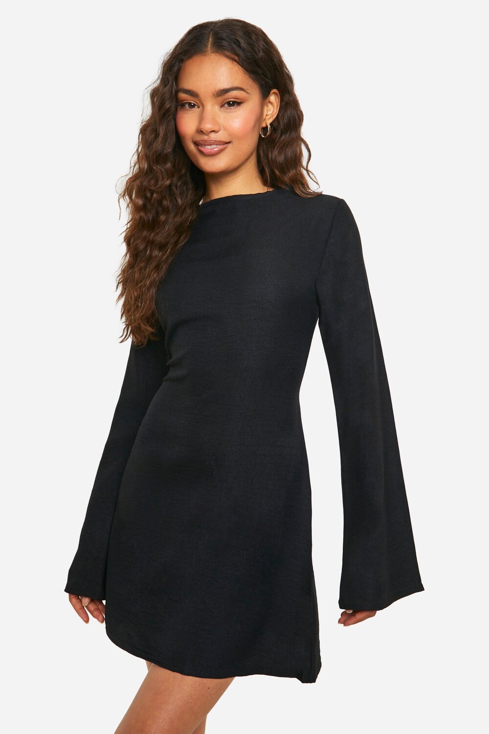 

Платье льняное Boohoo с расклешенными рукавами, черный