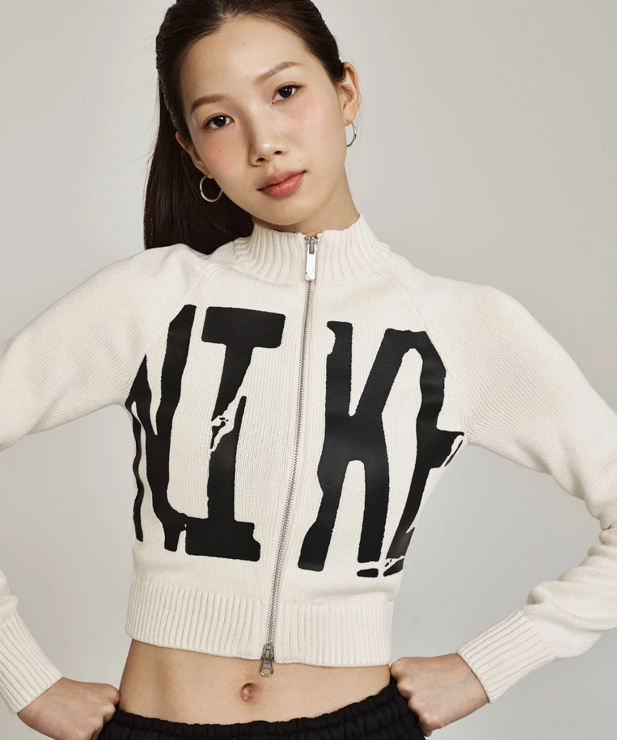 Свитер Nike Sportswear женский, облегающий, с принтом, на молнии, белый — фото 4
