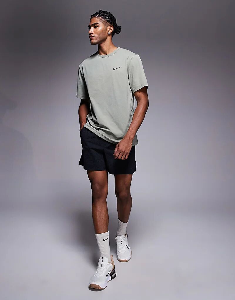 Футболка Nike Training Hyverse Dri-Fit цвета светло-хаки — фото 4