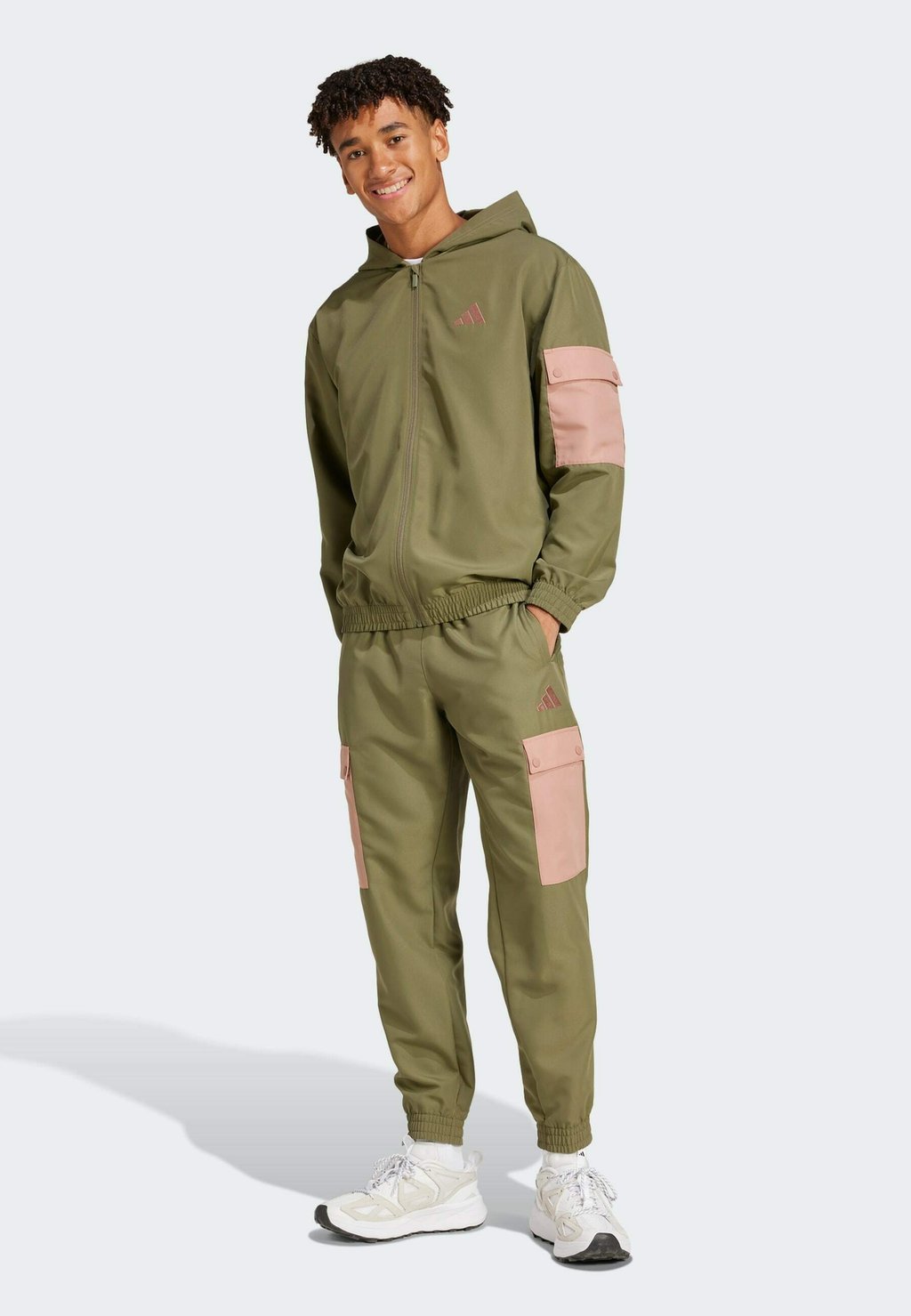 

Спортивный костюм SET adidas Sportswear, оливковый