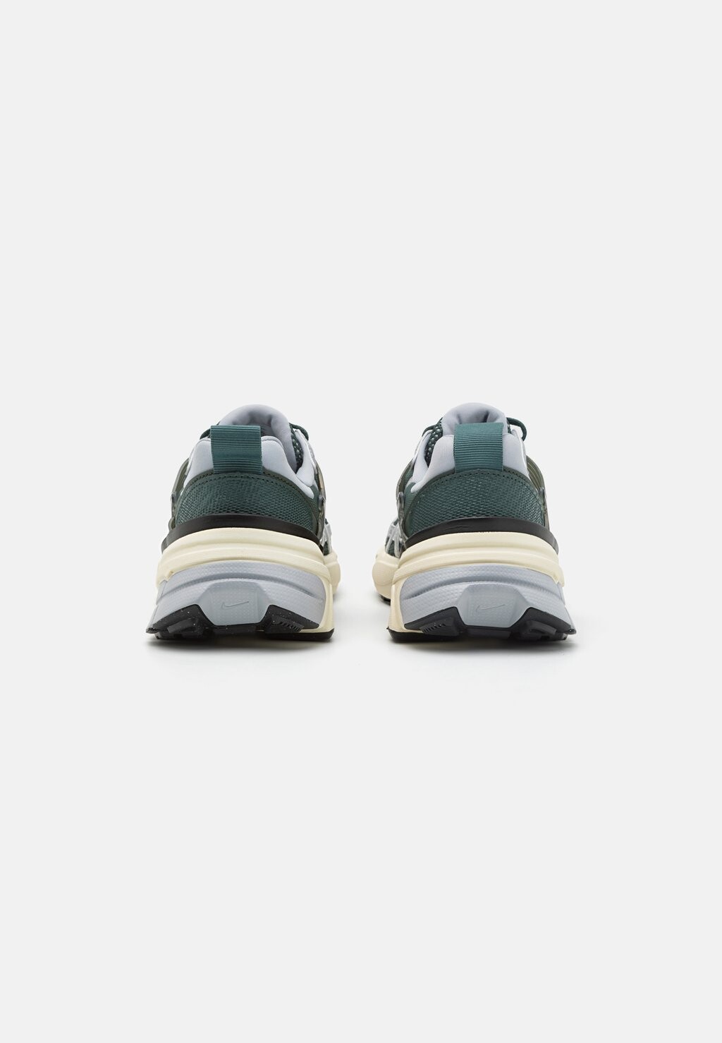 

Кроссовки на шнуровке V2K RUN Nike, зеленый