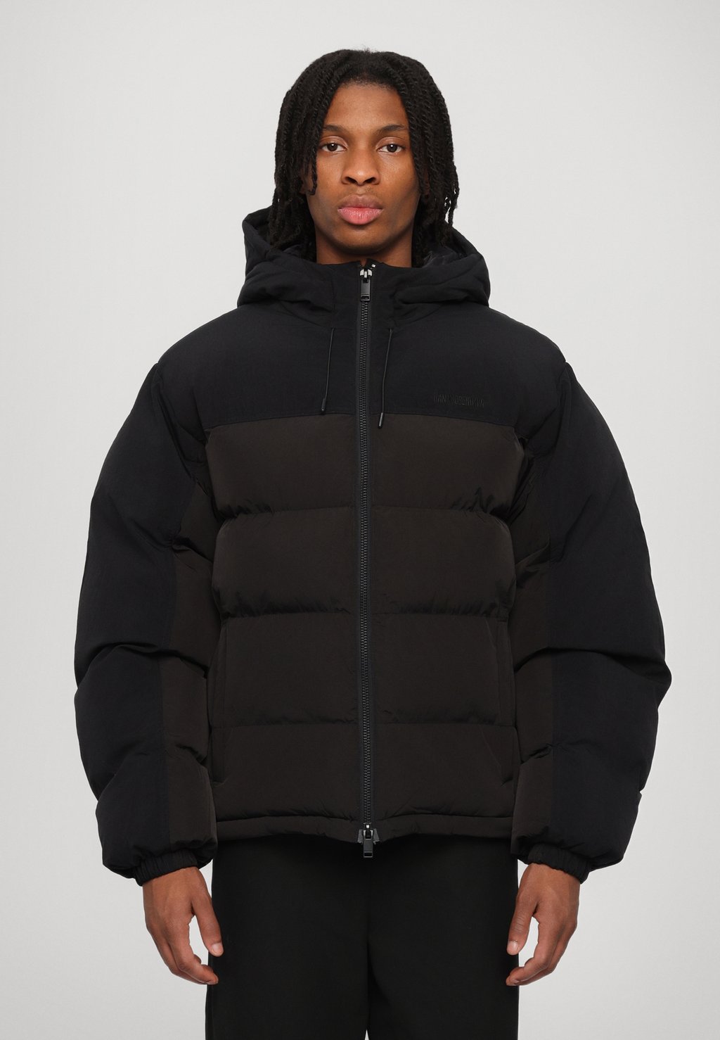 

Зимняя куртка HOODED PUFFER JACKET Han Kjøbenhavn, антрацит