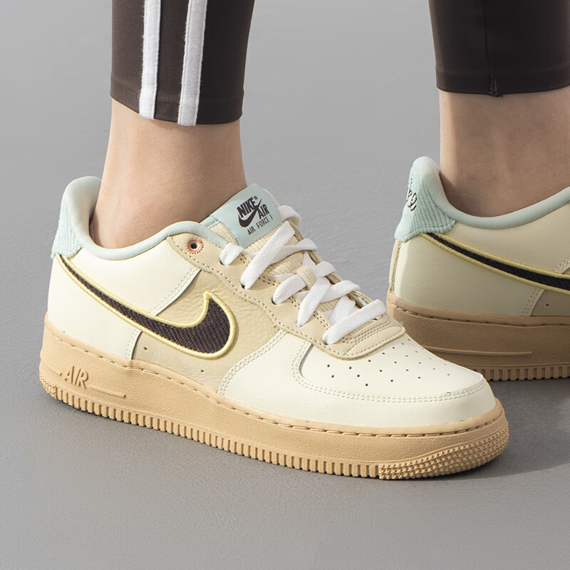 Кроссовки для скейтбординга Nike Air Force 1 противоскользящие износостойкие низкие детские экрю — фото 4
