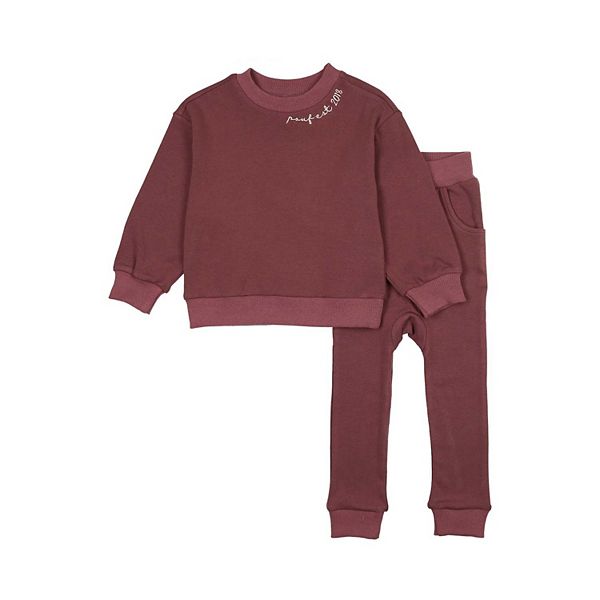 

Вышитый комплект для девочки Pouf