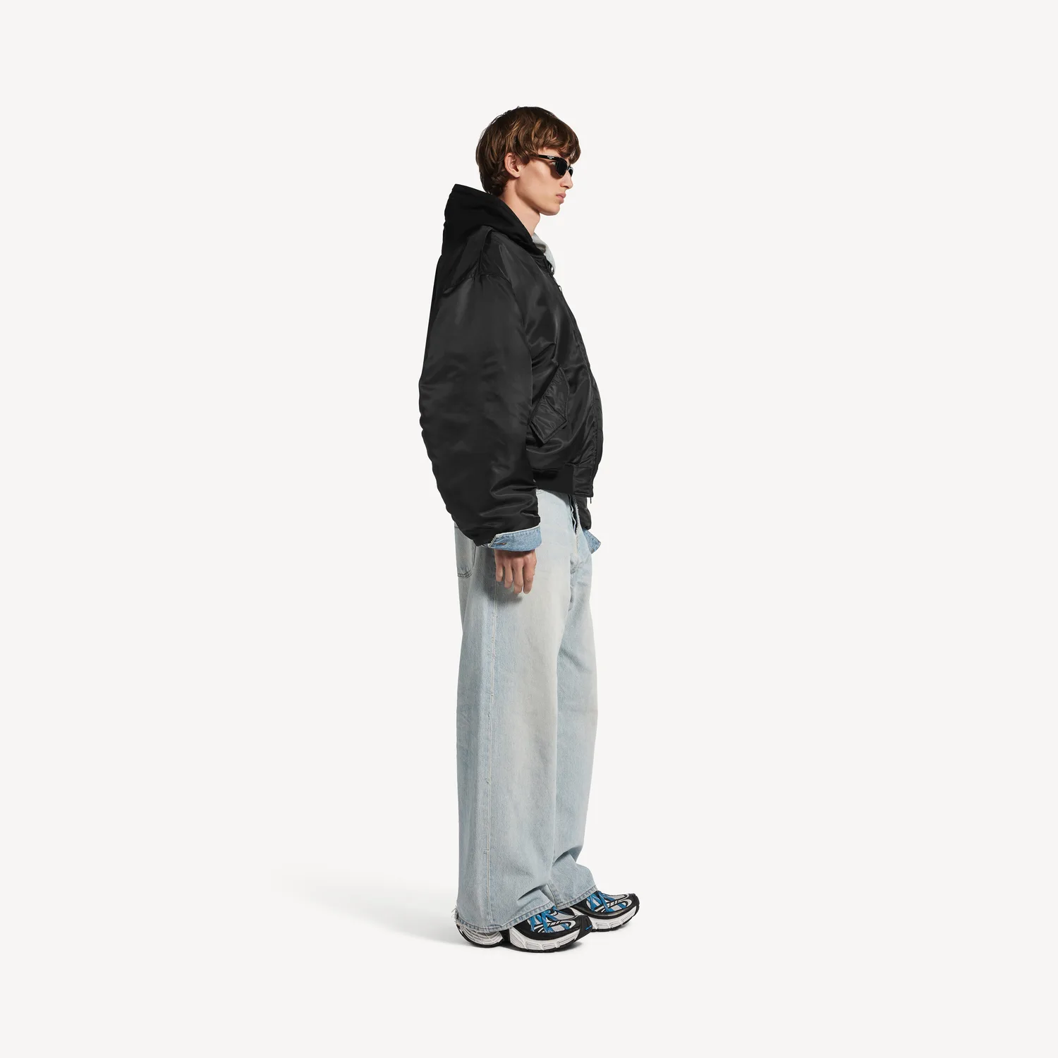 BALENCIAGA Мужская бомбер-куртка с капюшоном черного цвета — фото 3