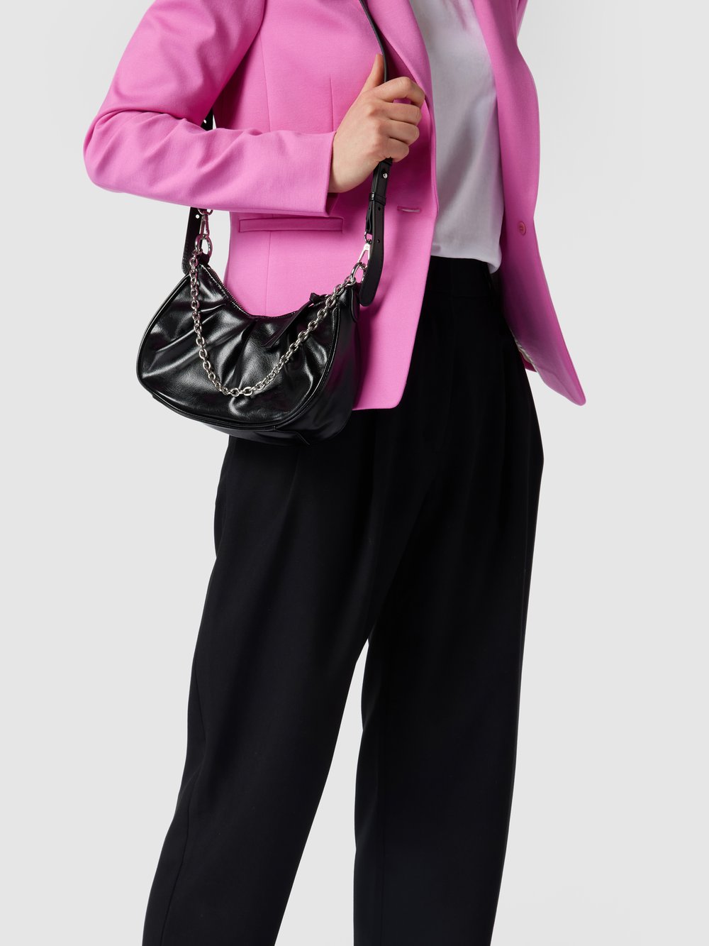 

Сумка через плечо из искусственной кожи Mango, черный