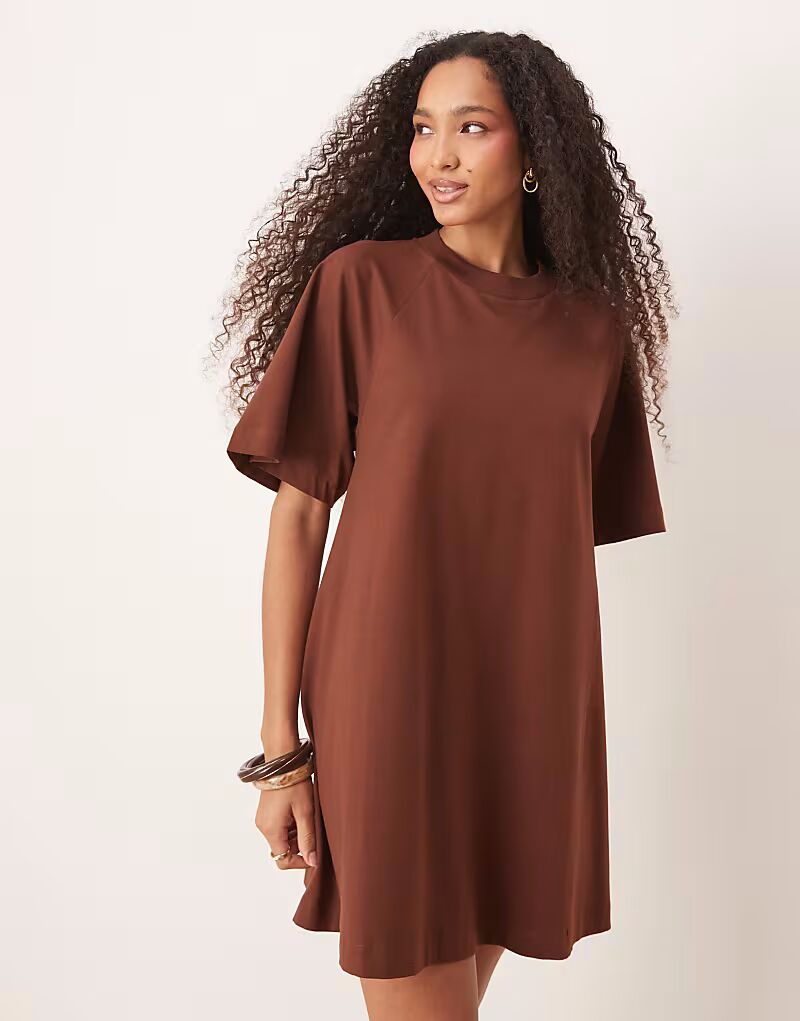 

Футболка ASOS DESIGN мини-платье свободного кроя шоколадного цвета