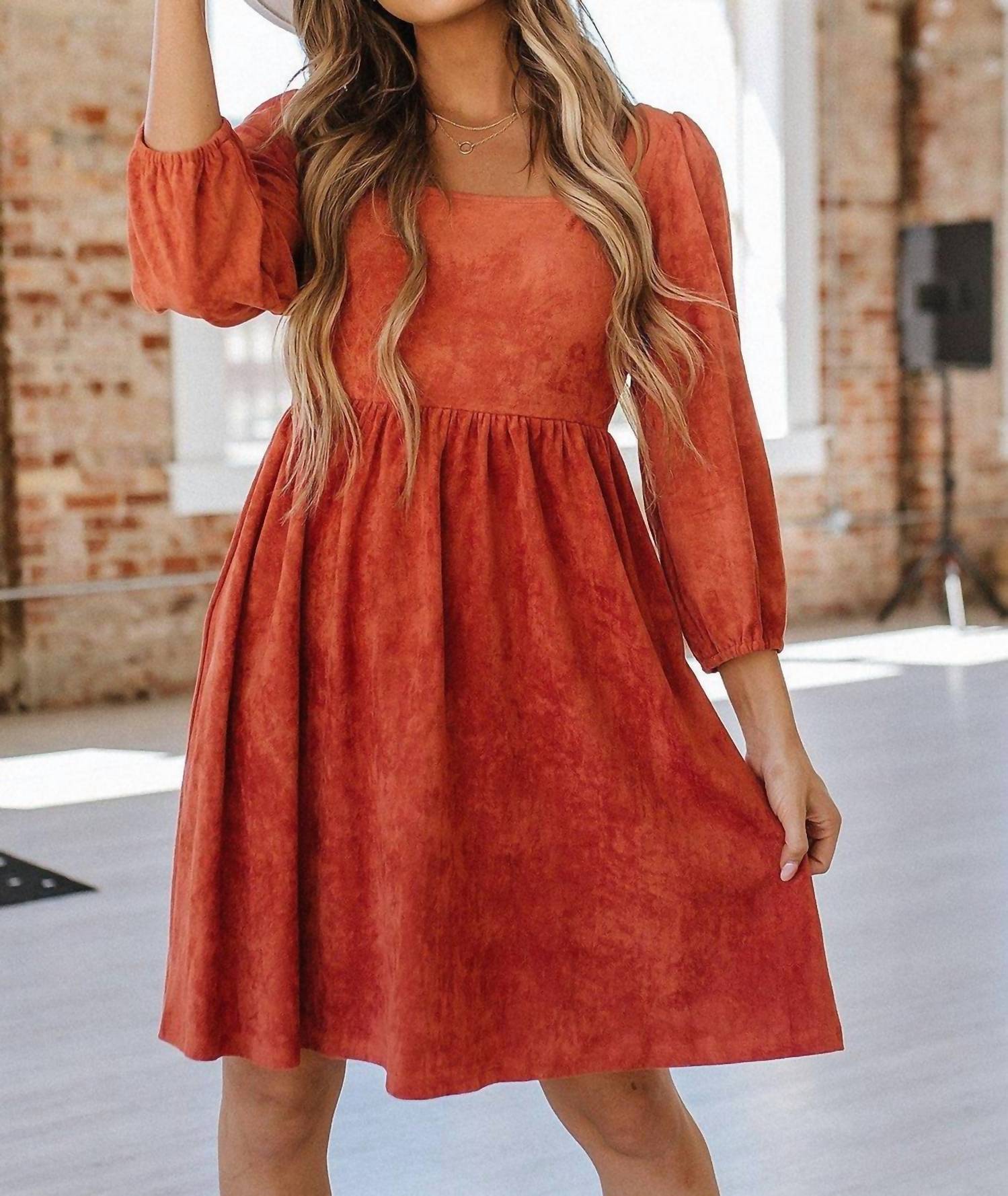 

Лиллих Платье с квадратным вырезом в стиле ваш Liam & Company, коричневый