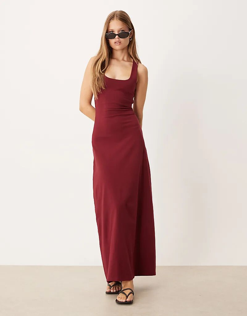

Платье макси ASOS DESIGN с глубоким вырезом и бордовым принтом бордового цвета