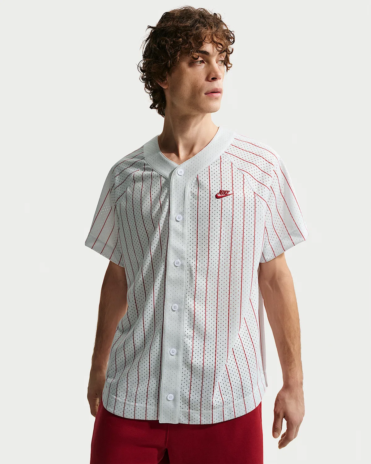 Мужская джерси Nike Sportswear Club, Photon Dust/Team Crimson