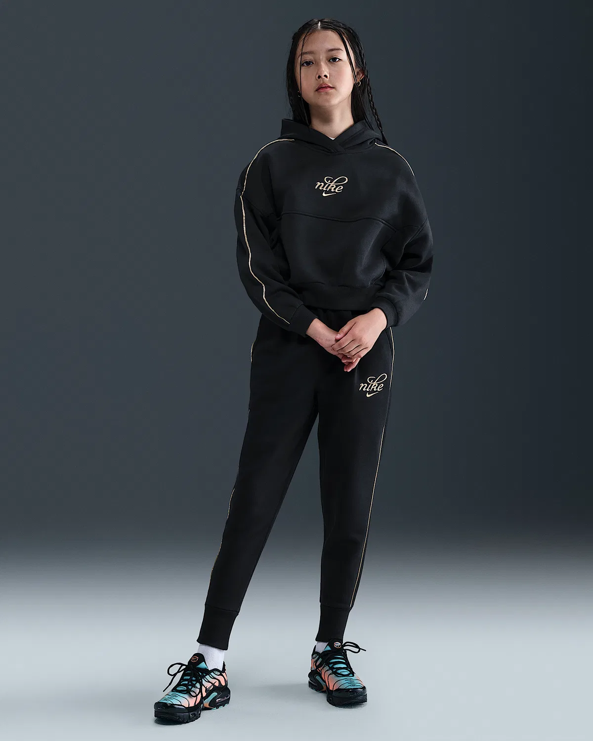 Детская (девичья) свободная худи Nike Sportswear Club Fleece, Black/Metallic Gold — фото 4