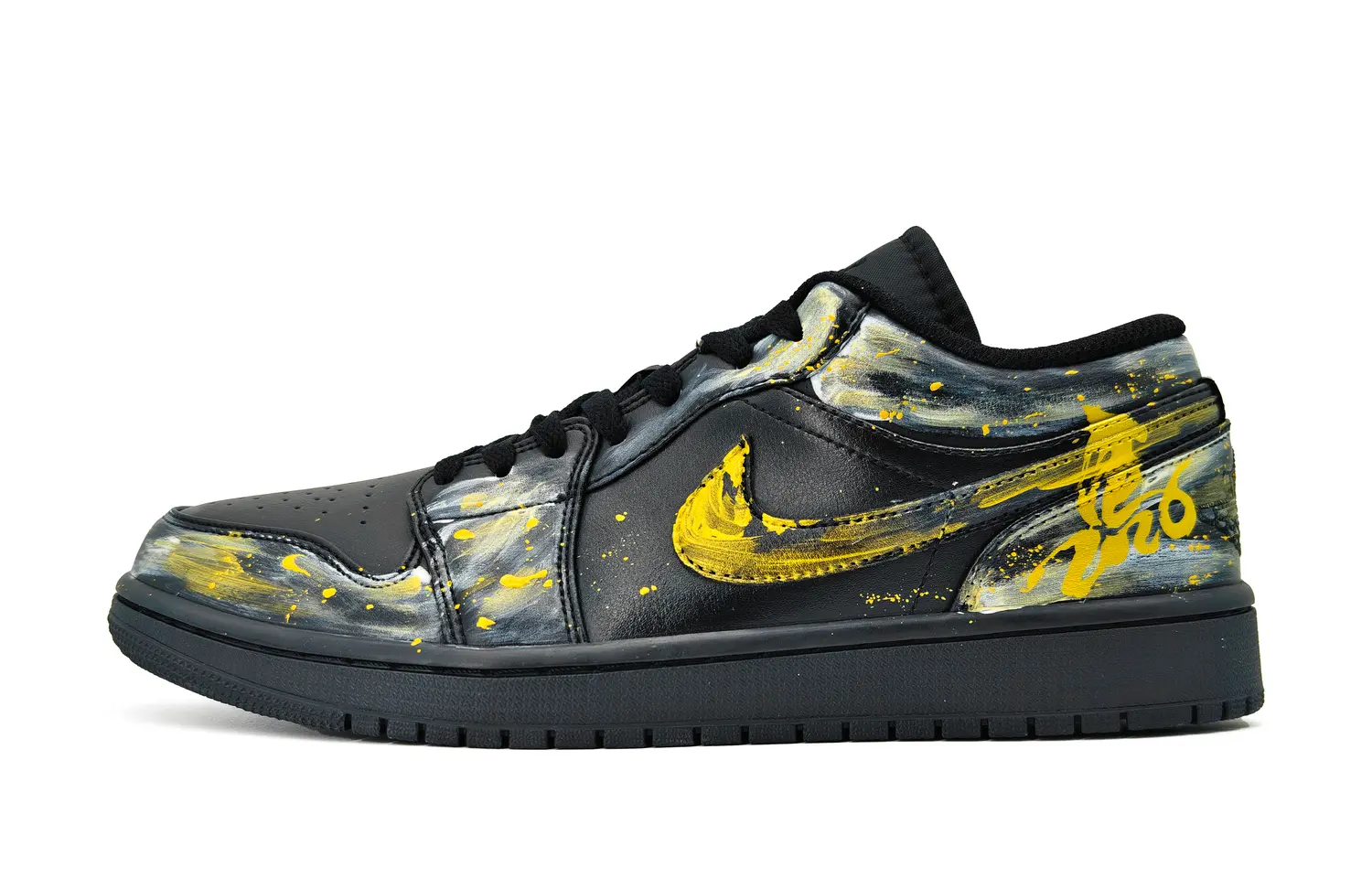 

Jordan Air 1 Low 'Triple Black', 1 Heart Manufacturing, амортизация Phantom Gold Rhythm, износостойкие низкие кроссовки