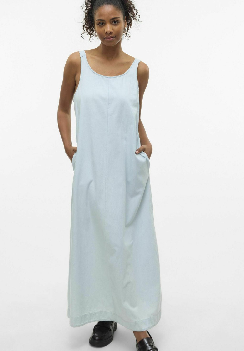 

Джинсовое платье VMESTEEIDLLA LANGES - Maxi dress Vero Moda, цвет Light Blue Denim
