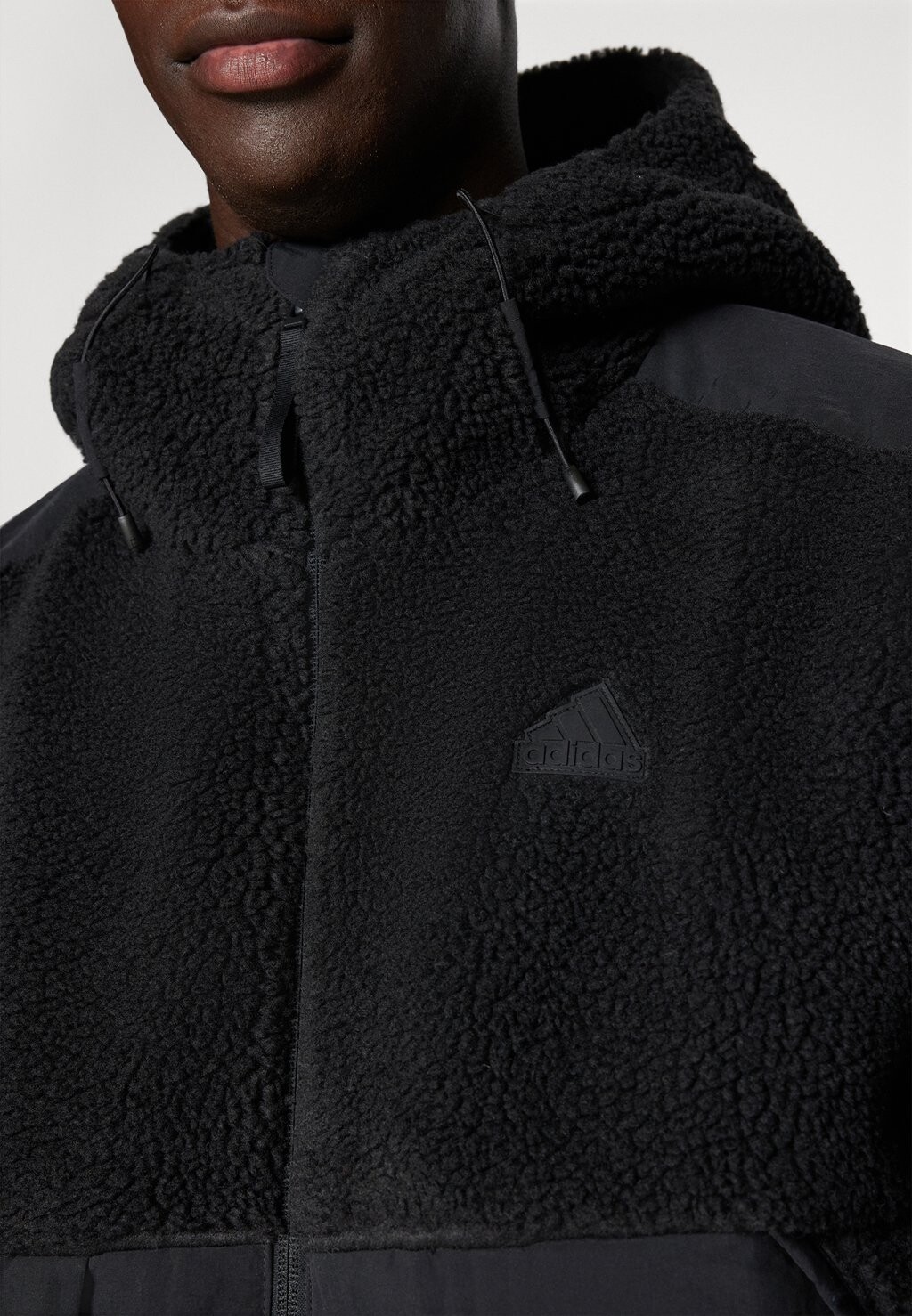 

Жесткая куртка adidas, черный