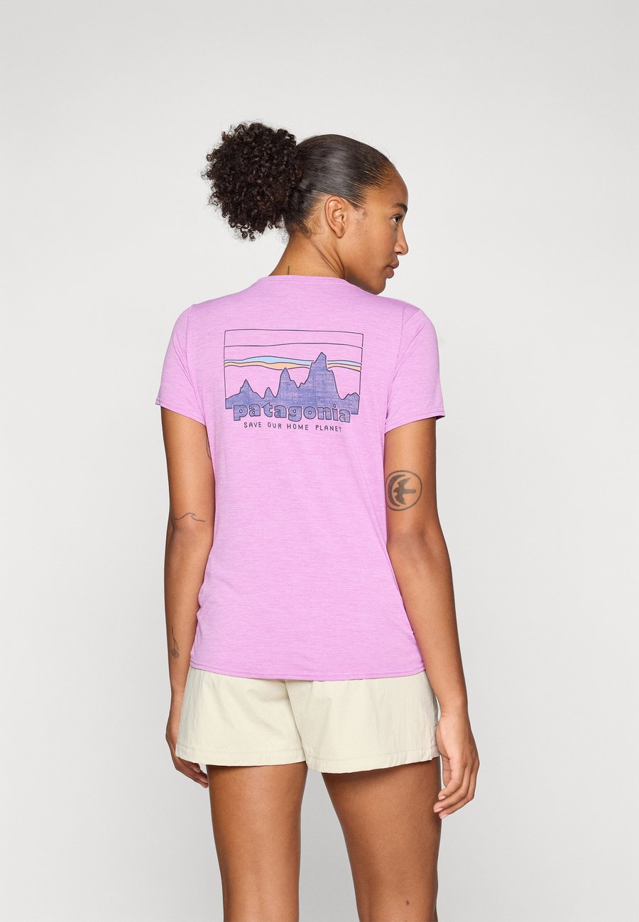 

Футболка Patagonia DAILY GRAPHIC, Brisk Purple/Purple