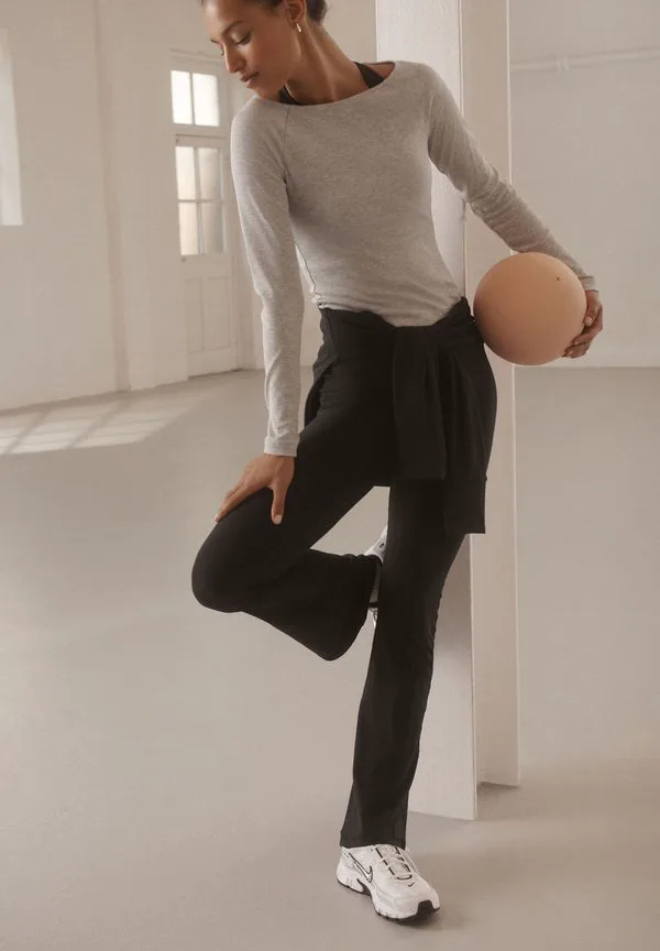 Леггинсы active balance с запахом спереди и расклешенной юбкой Next, Black — фото 4