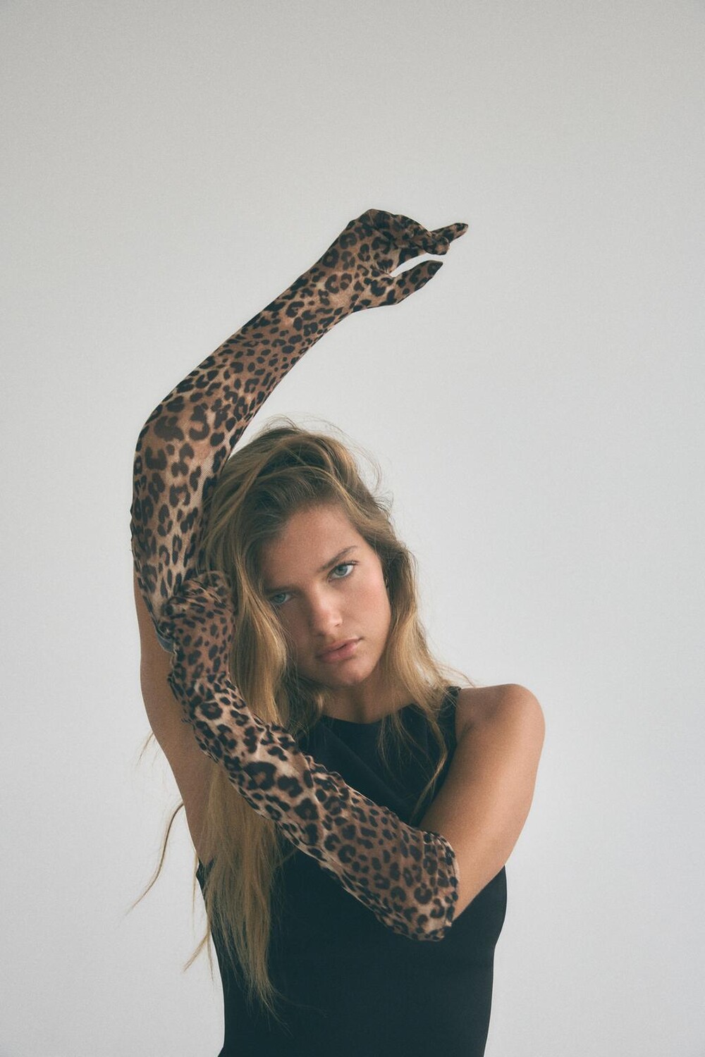 

Длинные перчатки с животным принтом ZARA, цвет leopard