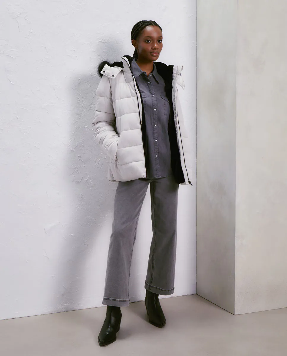 

Короткий однотонный женский пуховик на меху Easy Wear, светло-серый