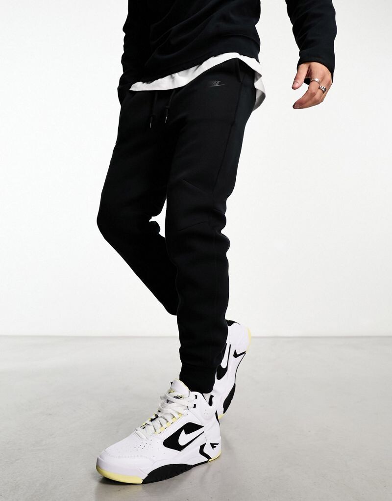 

Черные джоггеры Nike Tech Fleece