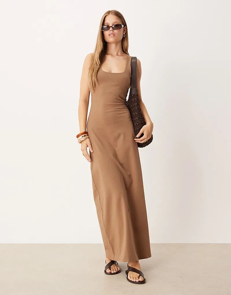 

Платье макси ASOS DESIGN с глубоким вырезом и борцовкой коричневого цвета