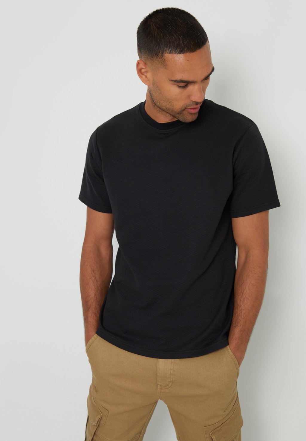 

Базовая футболка LYNTON TEXTURED Threadbare, черный