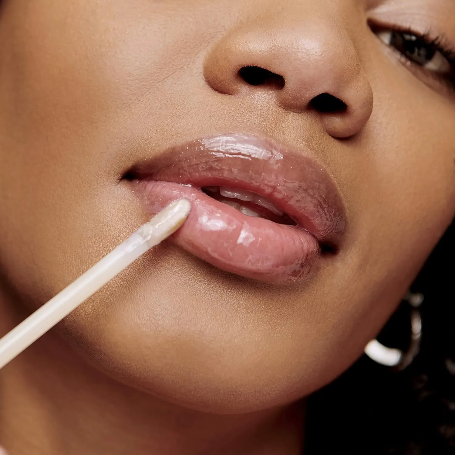 jane iredale HydroPure Hyaluronic Lip Gloss, увлажняющий блеск для губ с гиалуроновой кислотой, разглаживает и питает, нелипкий, с ароматом ванили, веганский и cruelty free, Sheer — фото 3