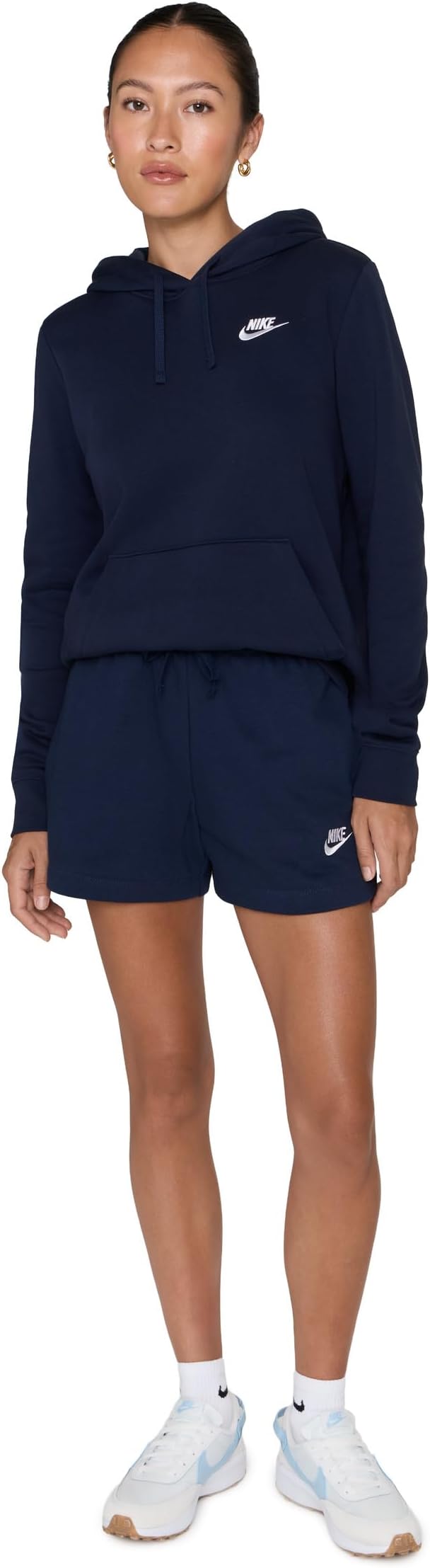 Женские спортивные флисовые шорты Club со средней посадкой Nike, Obsidian/White — фото 2