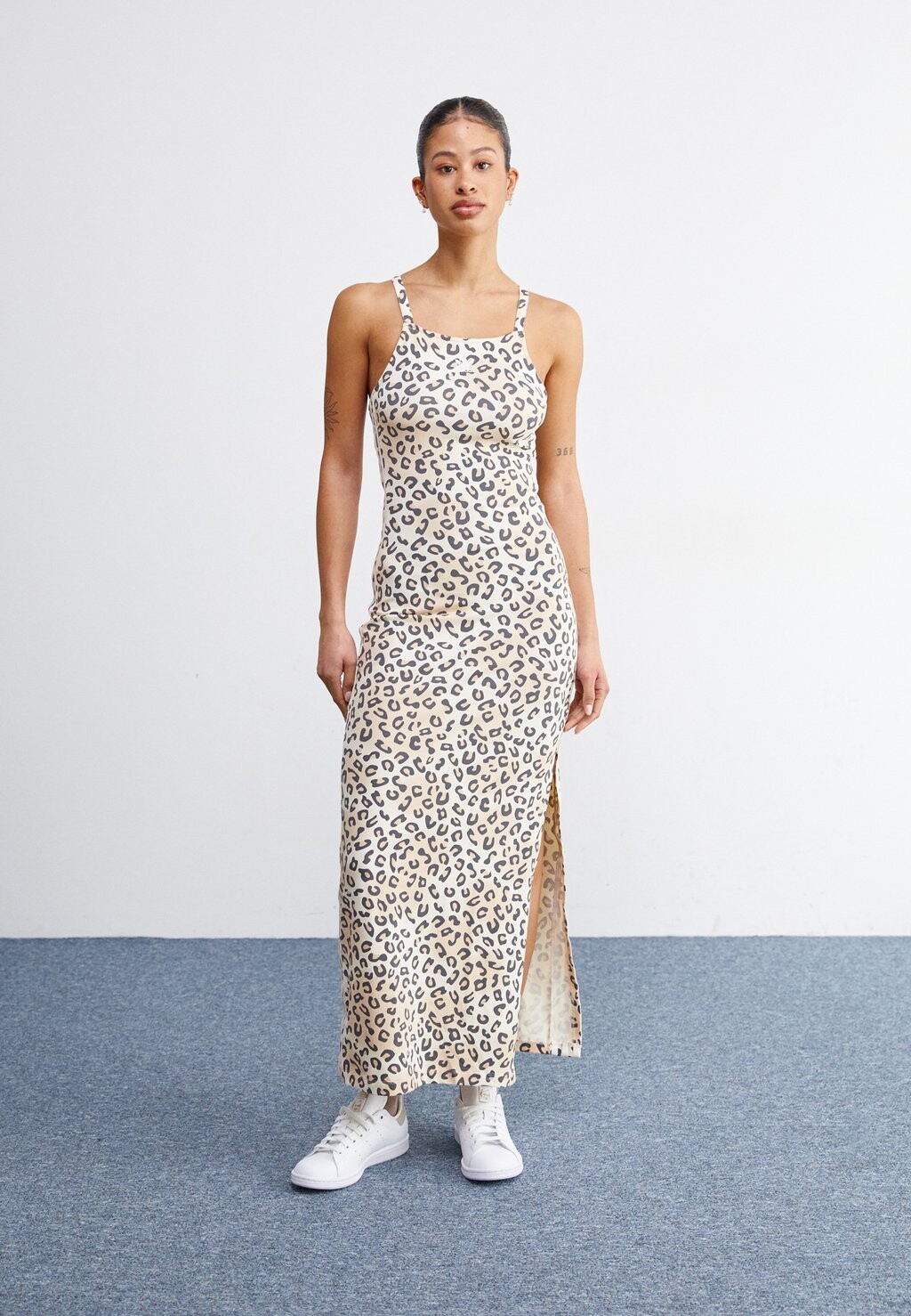 

Платье из джерси DRESS adidas Originals, цвет white