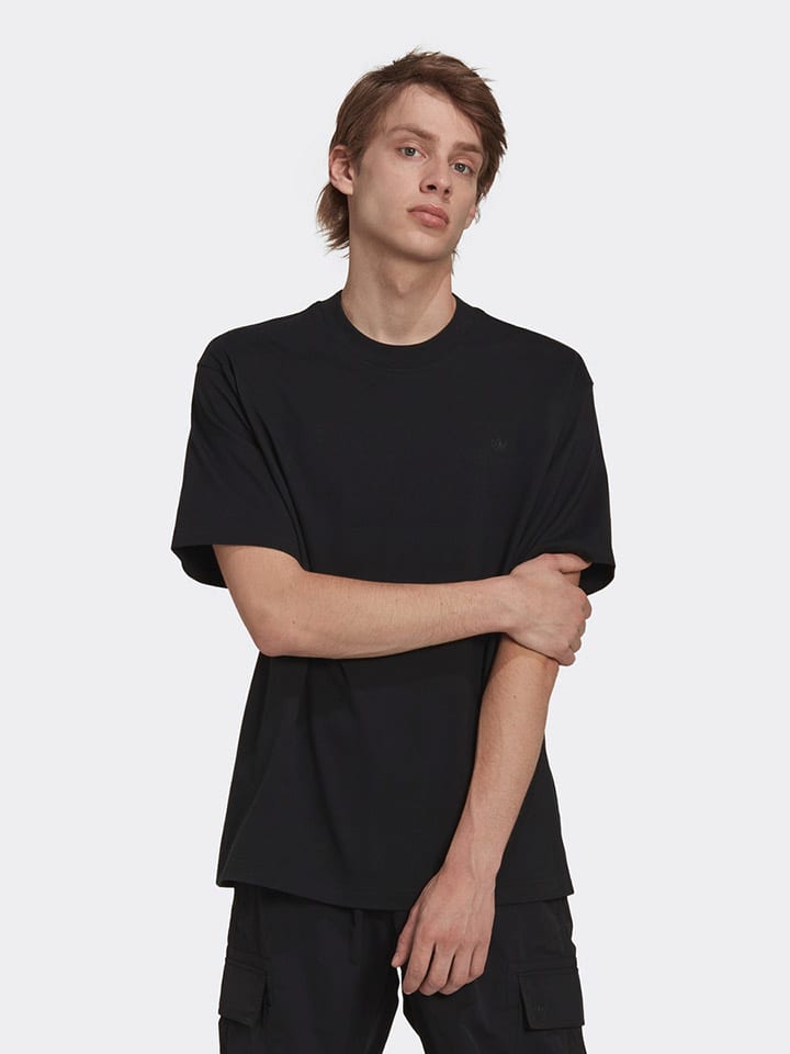 

Футболка adidas, черный