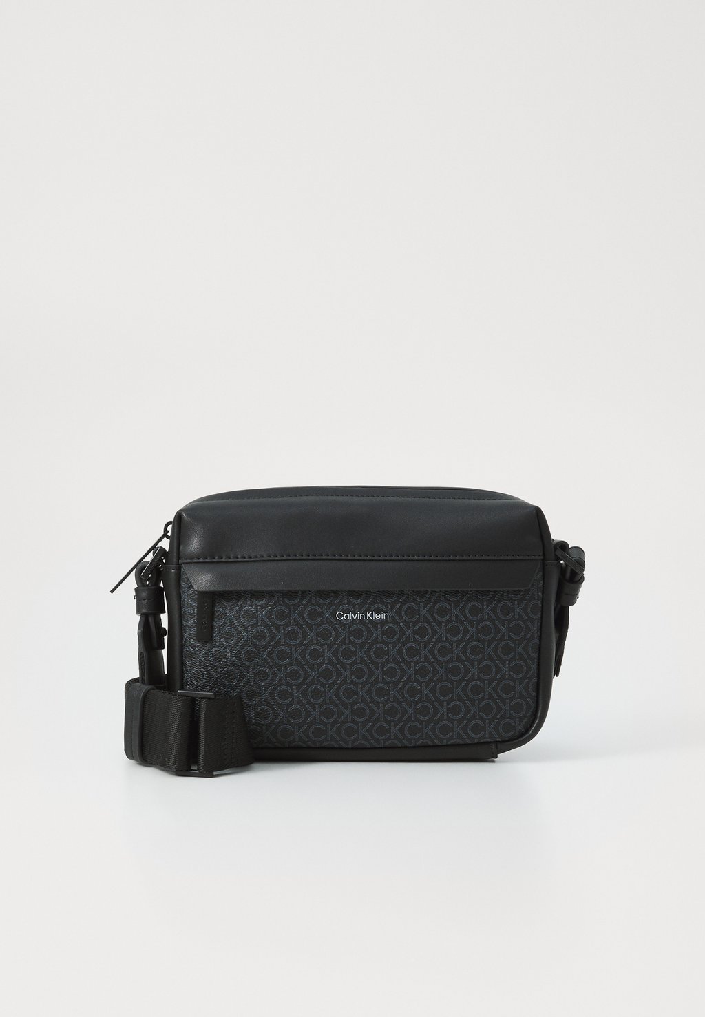 

Сумка через плечо MUST CAMERA BAG MONO Calvin Klein, черный