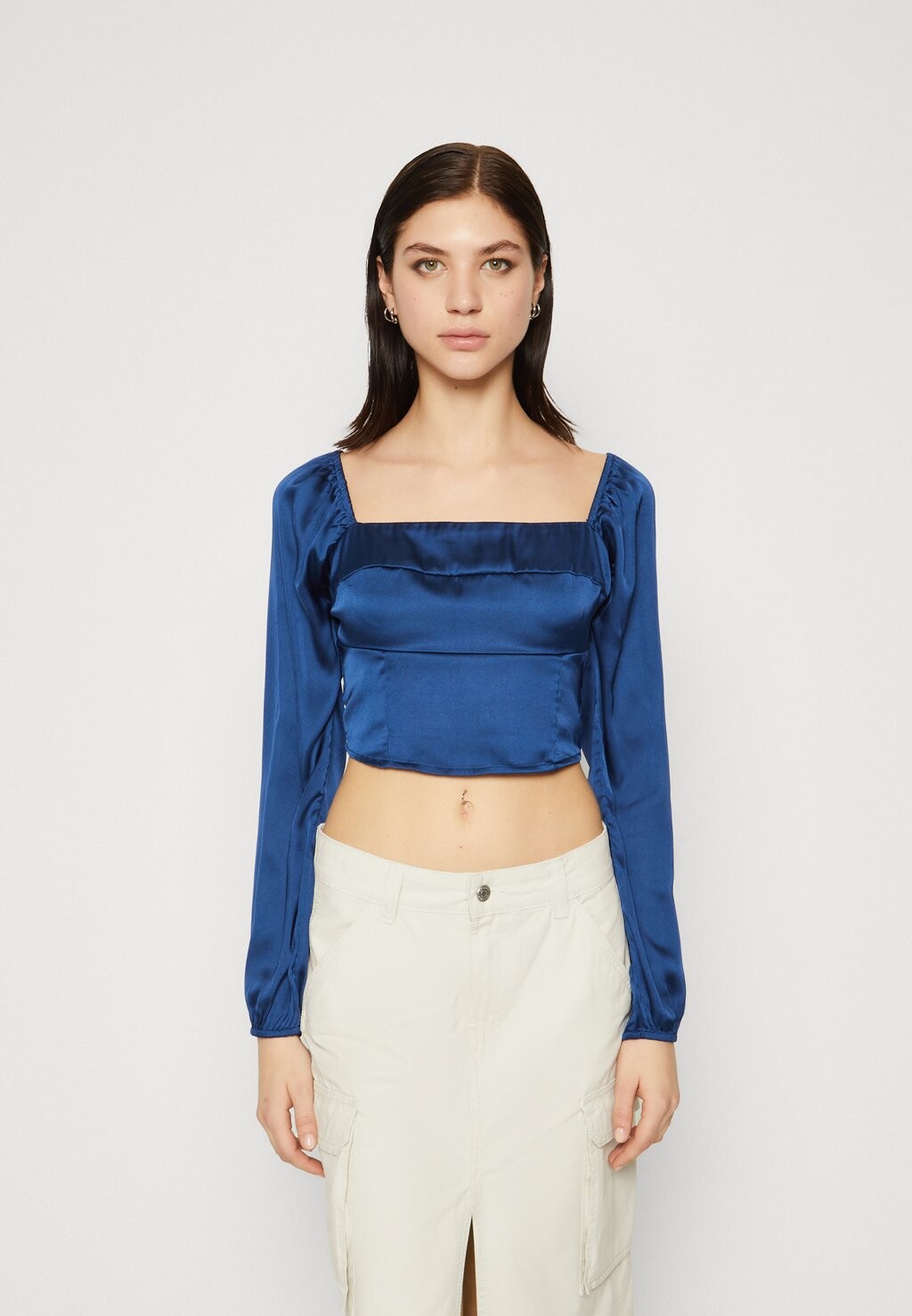 

Футболка с длинными рукавами Long-Sleeve Satin Square-Neck Top Hollister Co.