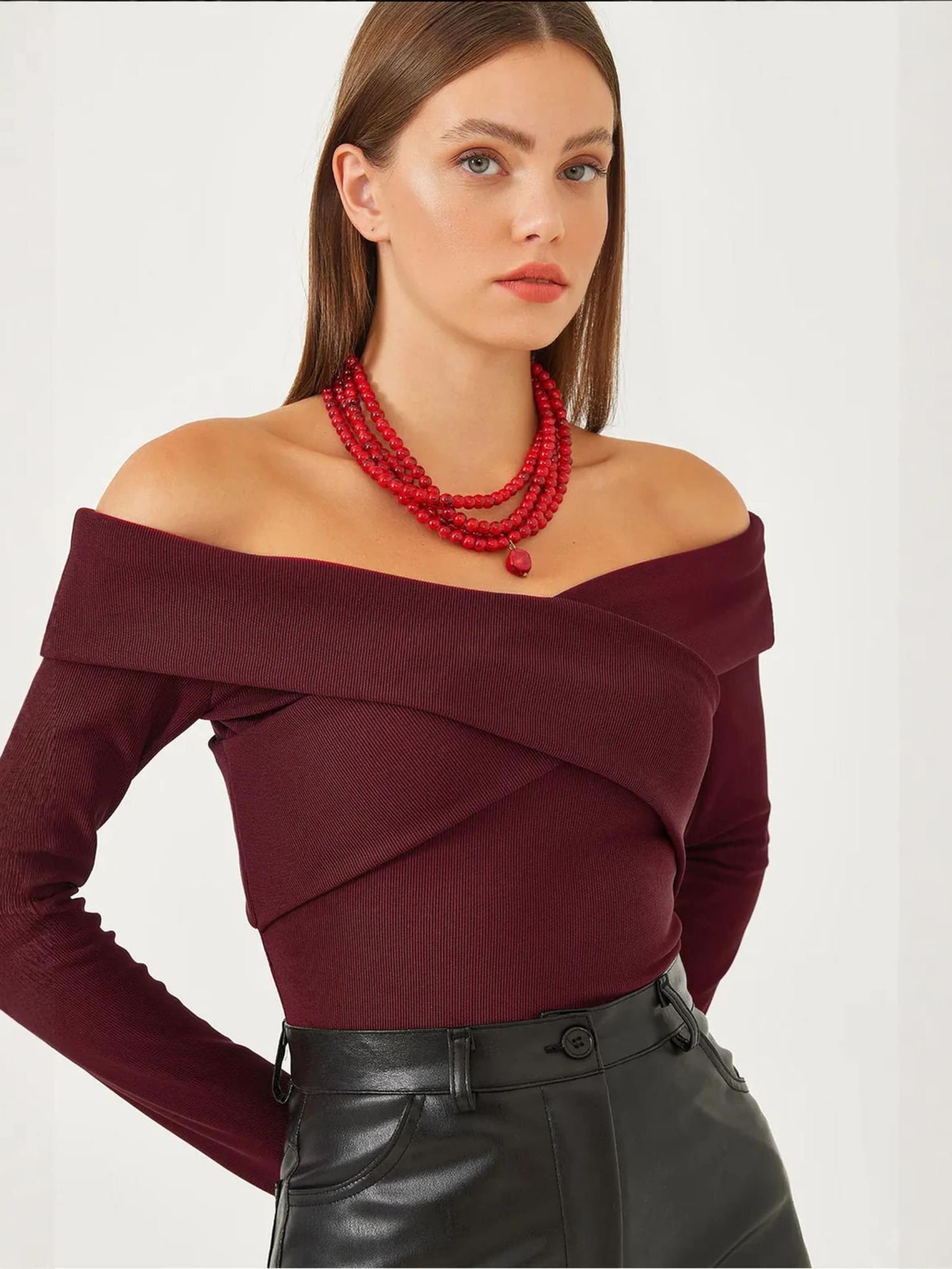 

Bianco Lucci Лонгслив в рубиново-красном цвете