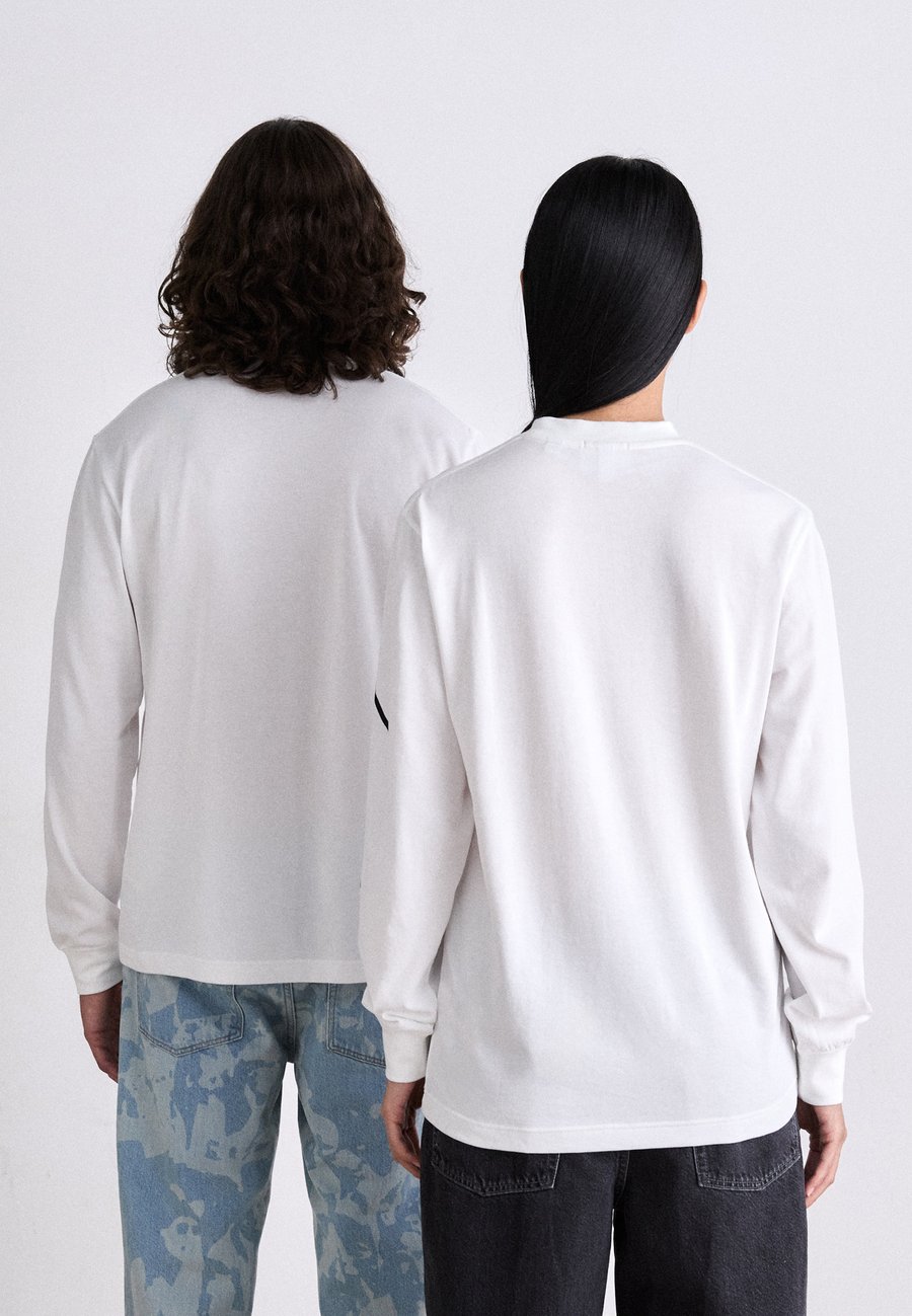 Топ Lacoste UNISEX White, с принтом, базовый — фото 3