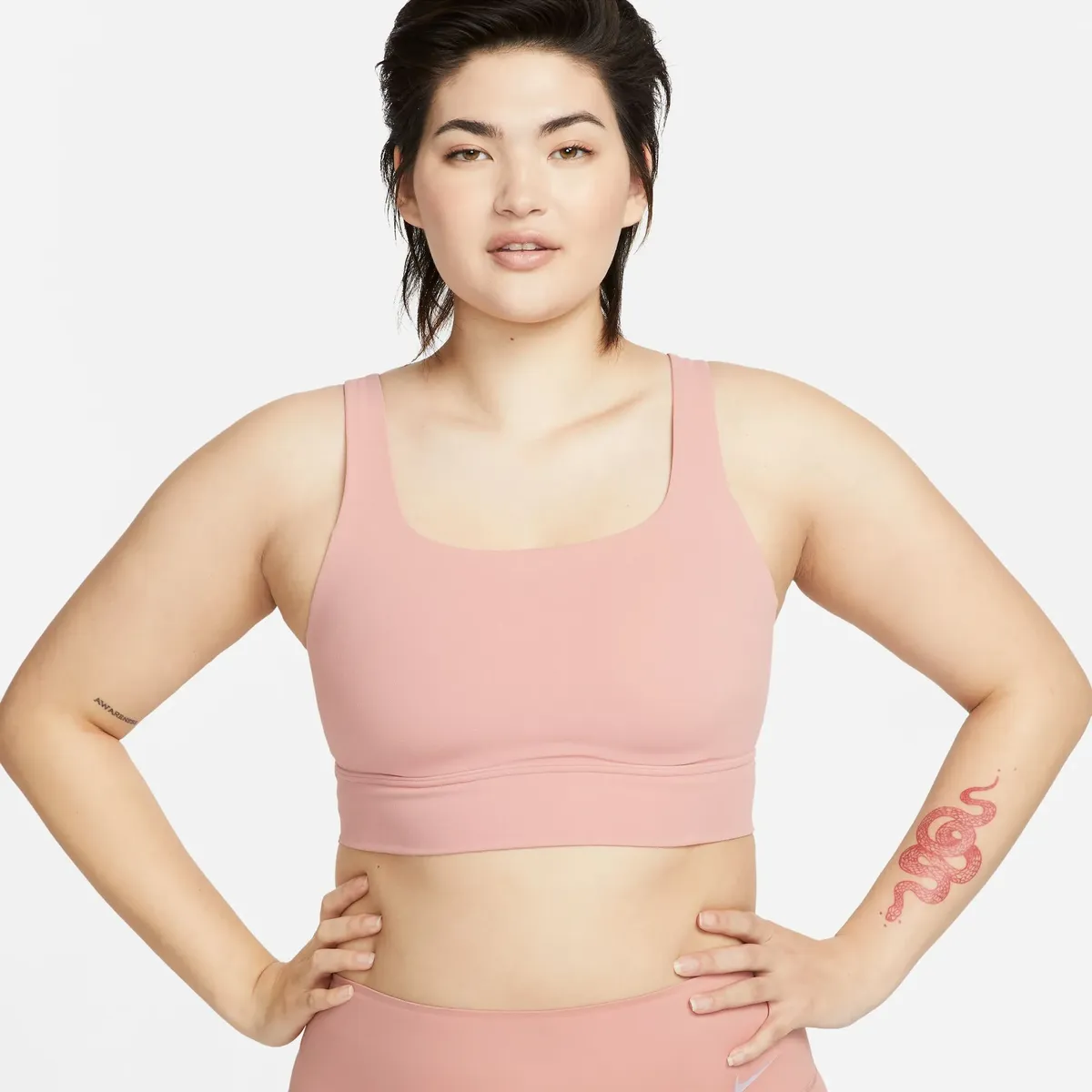 

Спортивный бюстгальтер Nike "ALATE ELLIPSE WOMEN'S MEDIUM-SUPPORT PADDED LONGLINE SPORTS BRA", белый