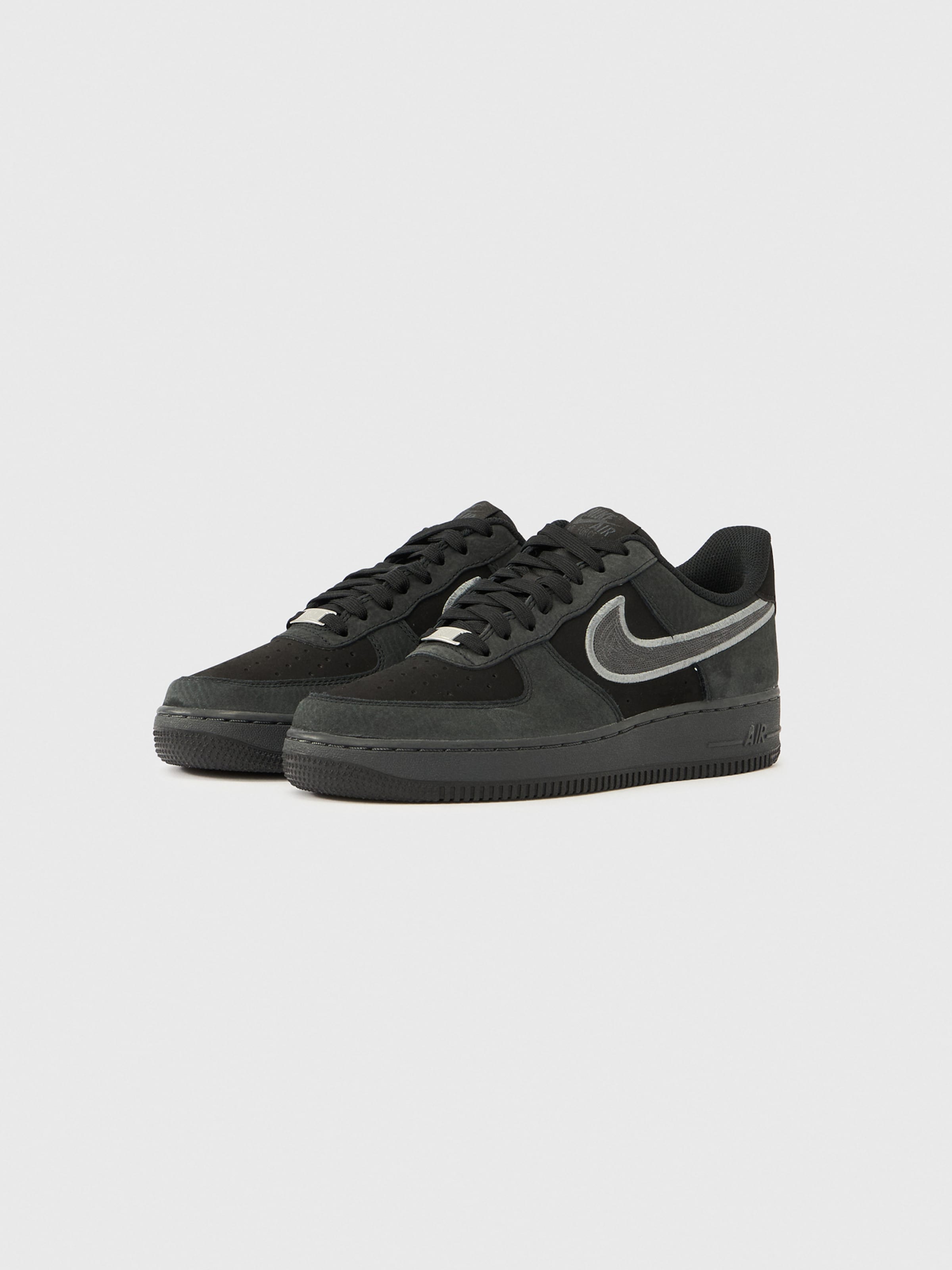 Nike Sportswear Кроссовки 'AIR FORCE 1 '07 LV8' в черном цвете — фото 2