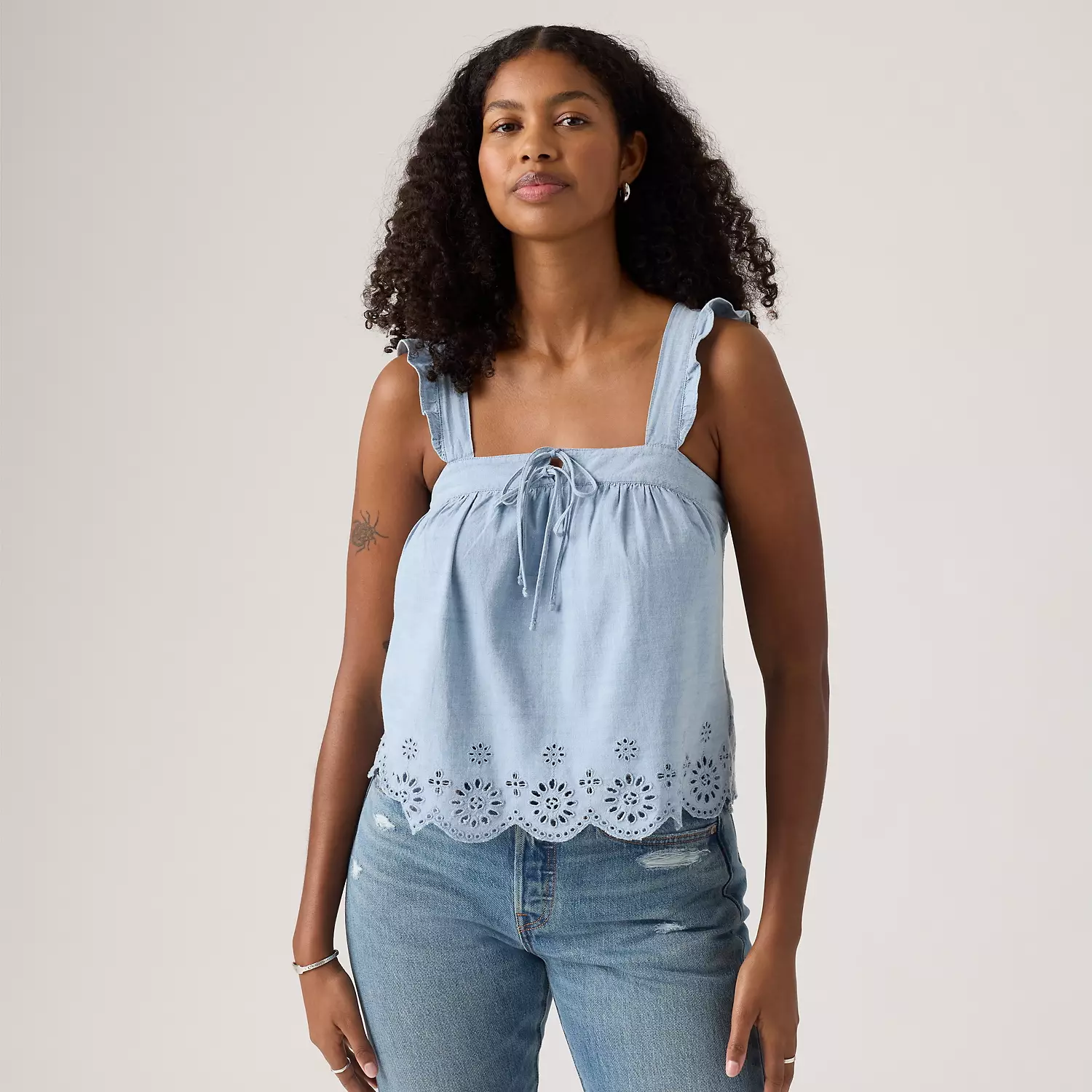 

Сесилия Топ Levi's, цвет Alternate Fin - Medium Wash