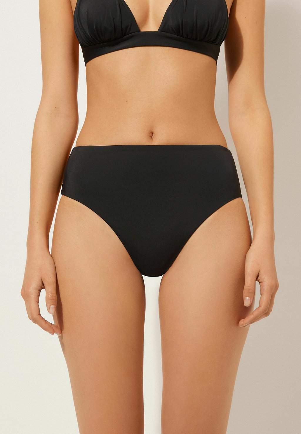

Плавки бикини SCULTURA Calzedonia, цвет Schwarz E Black Sculpture