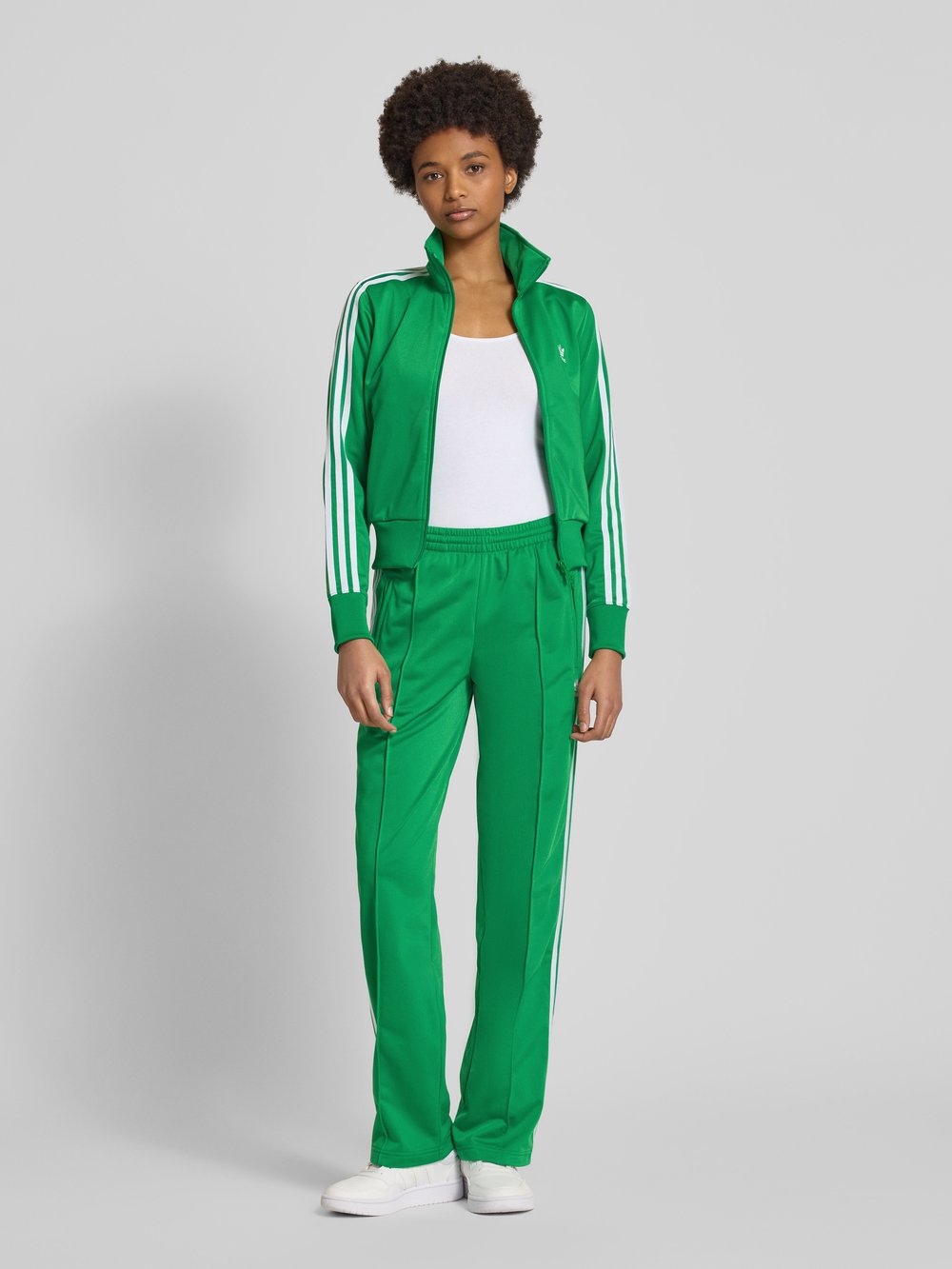 

Спортивные брюки с пришитыми этикетками adidas Originals, зеленый