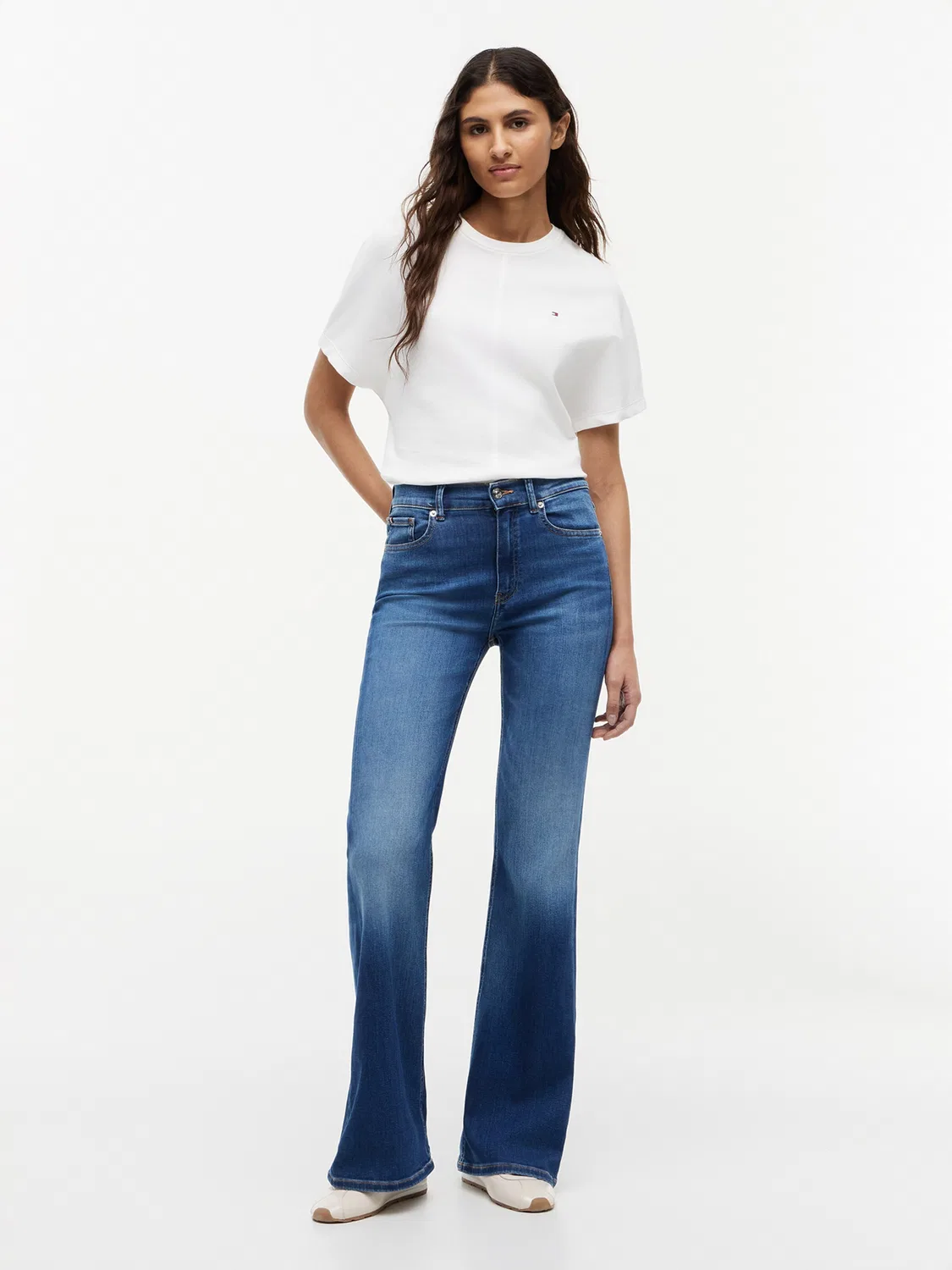 Джинсы-клеш Tommy Hilfiger Whiskered Mid Rise Flared синего цвета — фото 4