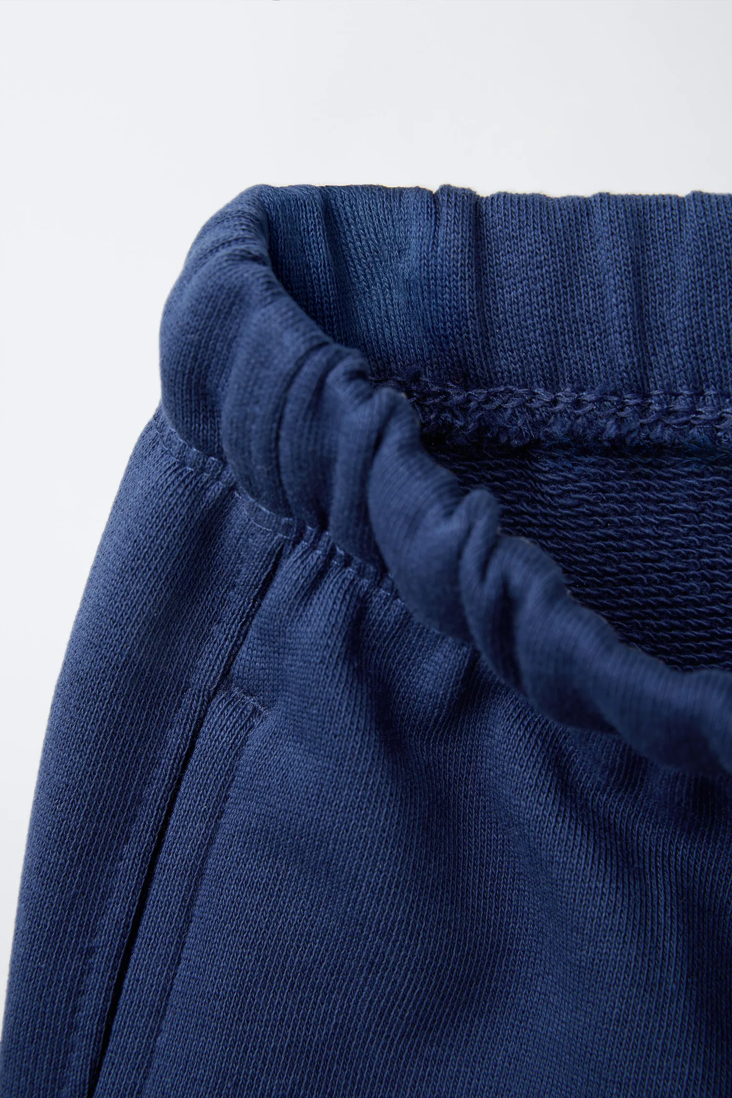 Плюшевые бермудские шорты с текстовым принтом Zara, темно-синий — фото 3