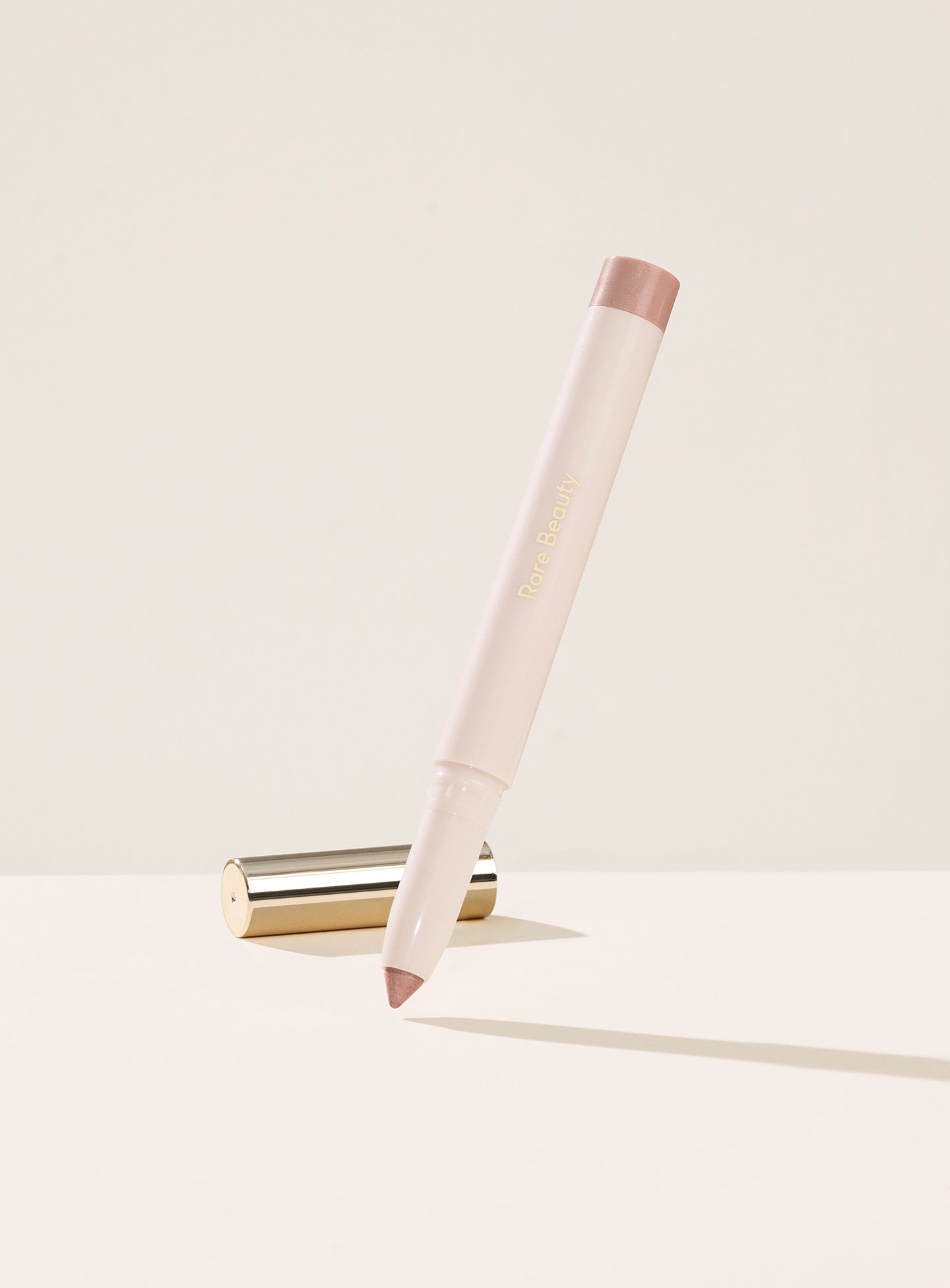 

Карандаш для век Rare Beauty All of the Beyond Rare Beauty, цвет well-being/soft pink, 1.3 гр