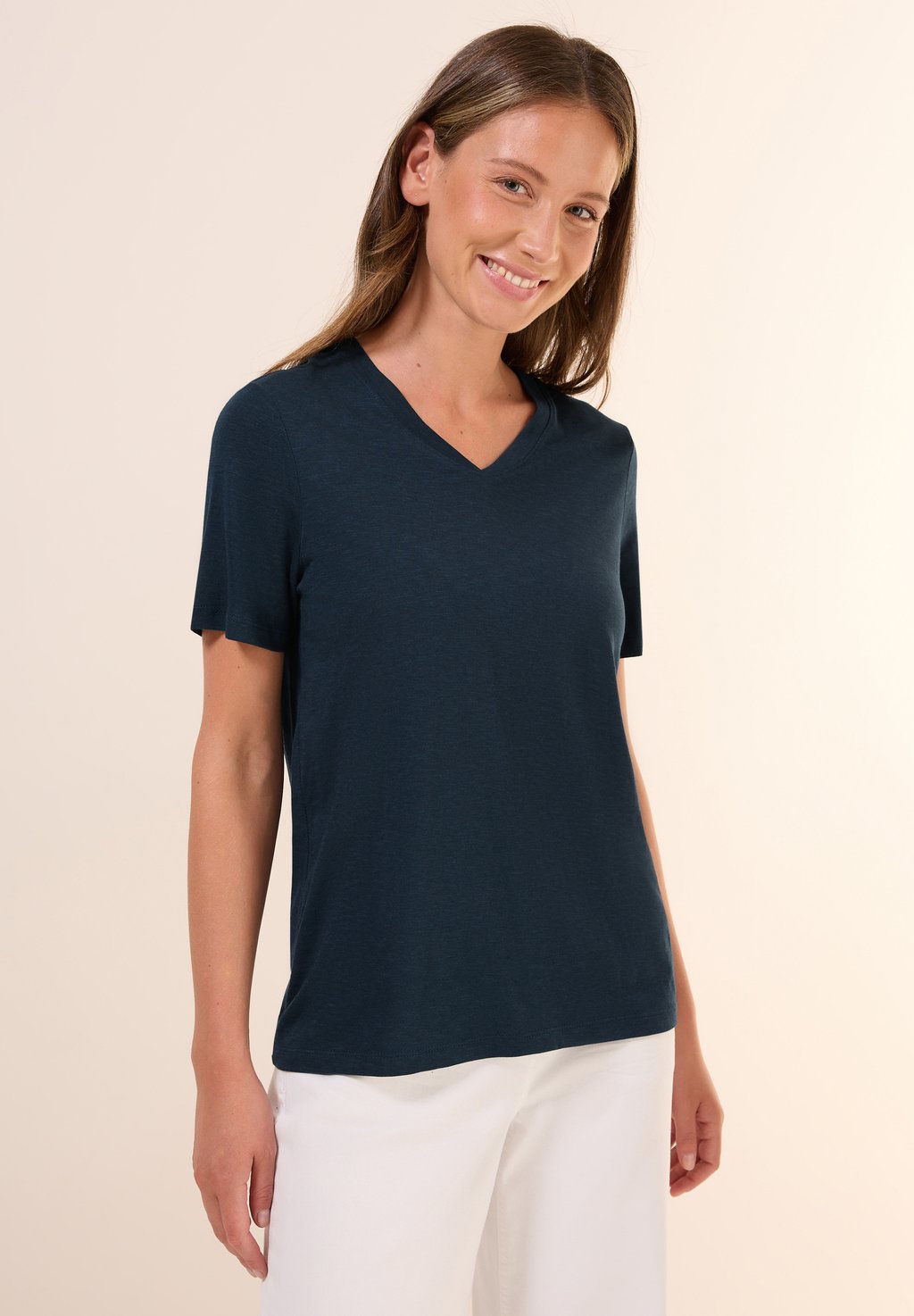 

Базовая футболка V-NECK Cecil, синий