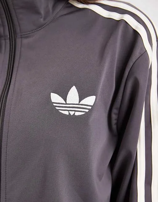 Свободный спортивный топ adidas Originals Firebird темно-серого и кремового цвета — эксклюзивно для ASOS — фото 2